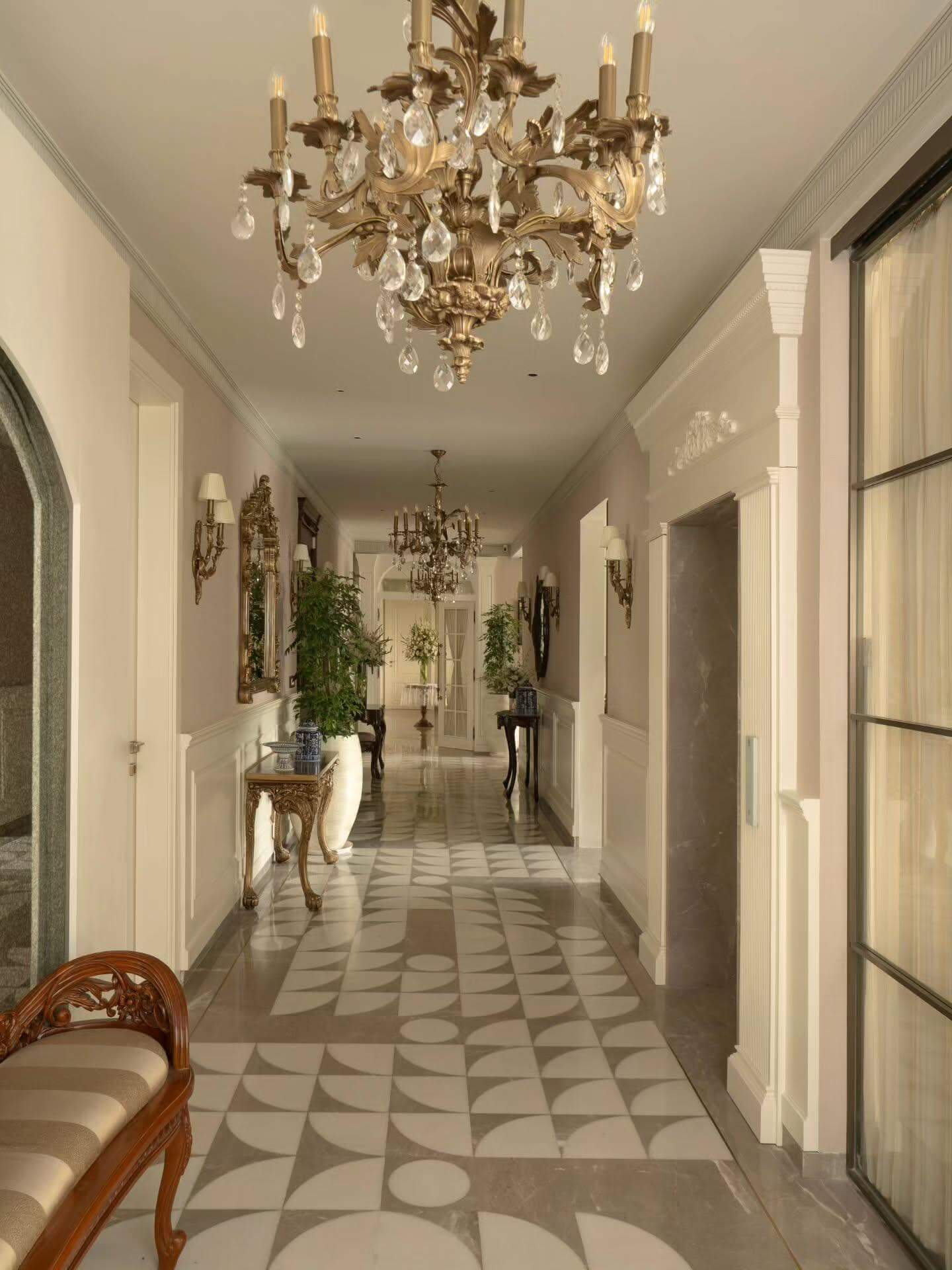 Luxury Entryway Ideas to Elevate Your Home's First Impression 18