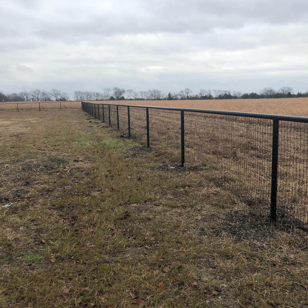 Creative Pipe Fence Ideas to Elevate Your Property’s Curb Appeal 19