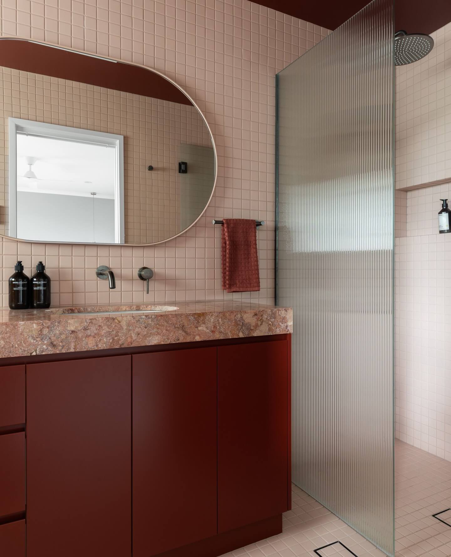 Transform Your Space: Brilliant Red and Black Bathroom Design Ideas You Need to See 19