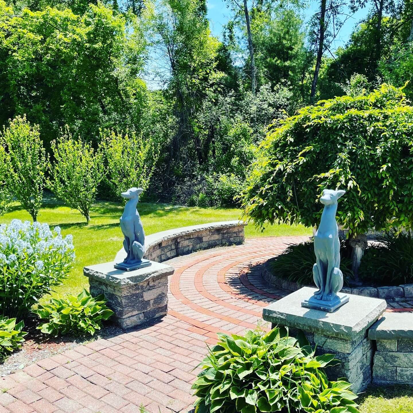 Unique Memorial Garden Ideas to Create a Serene Tribute 2