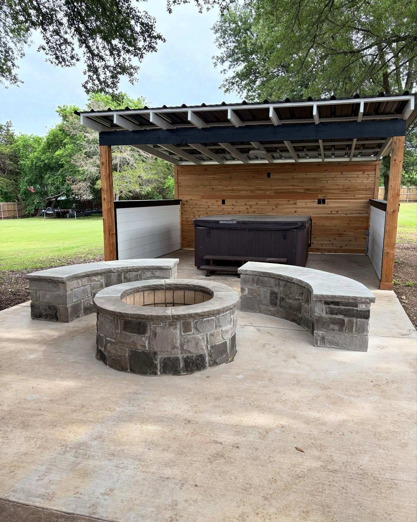 Stunning Stone Fire Pit Ideas for a Cozy Outdoor Retreat 2