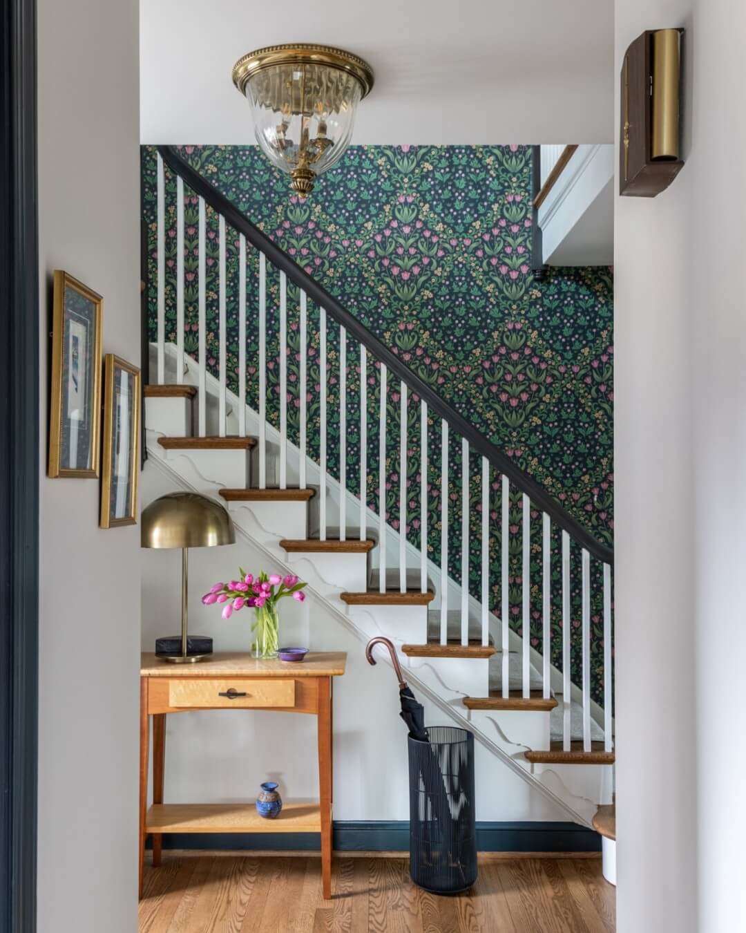 10 Stunning Foyer Paint Color Ideas to Transform Your Home's Entrance 2