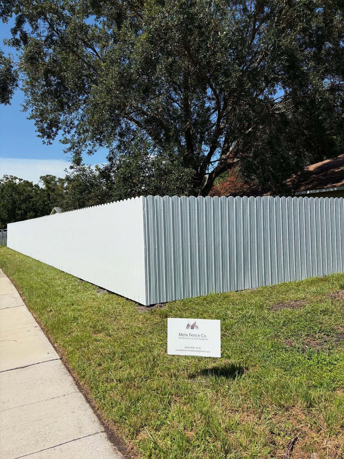 Creative Corner Fence Ideas to Elevate Your Outdoor Space 2