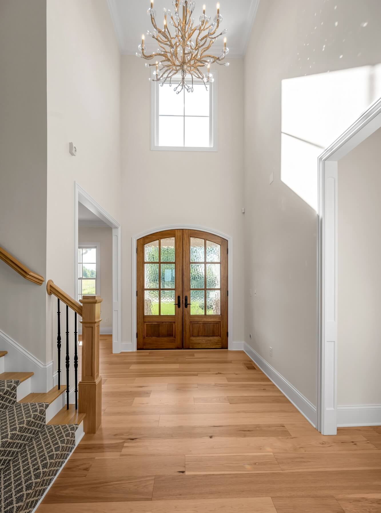 Transform Your Home's First Impression: 10 Stunning Entryway Accent Wall Ideas 2