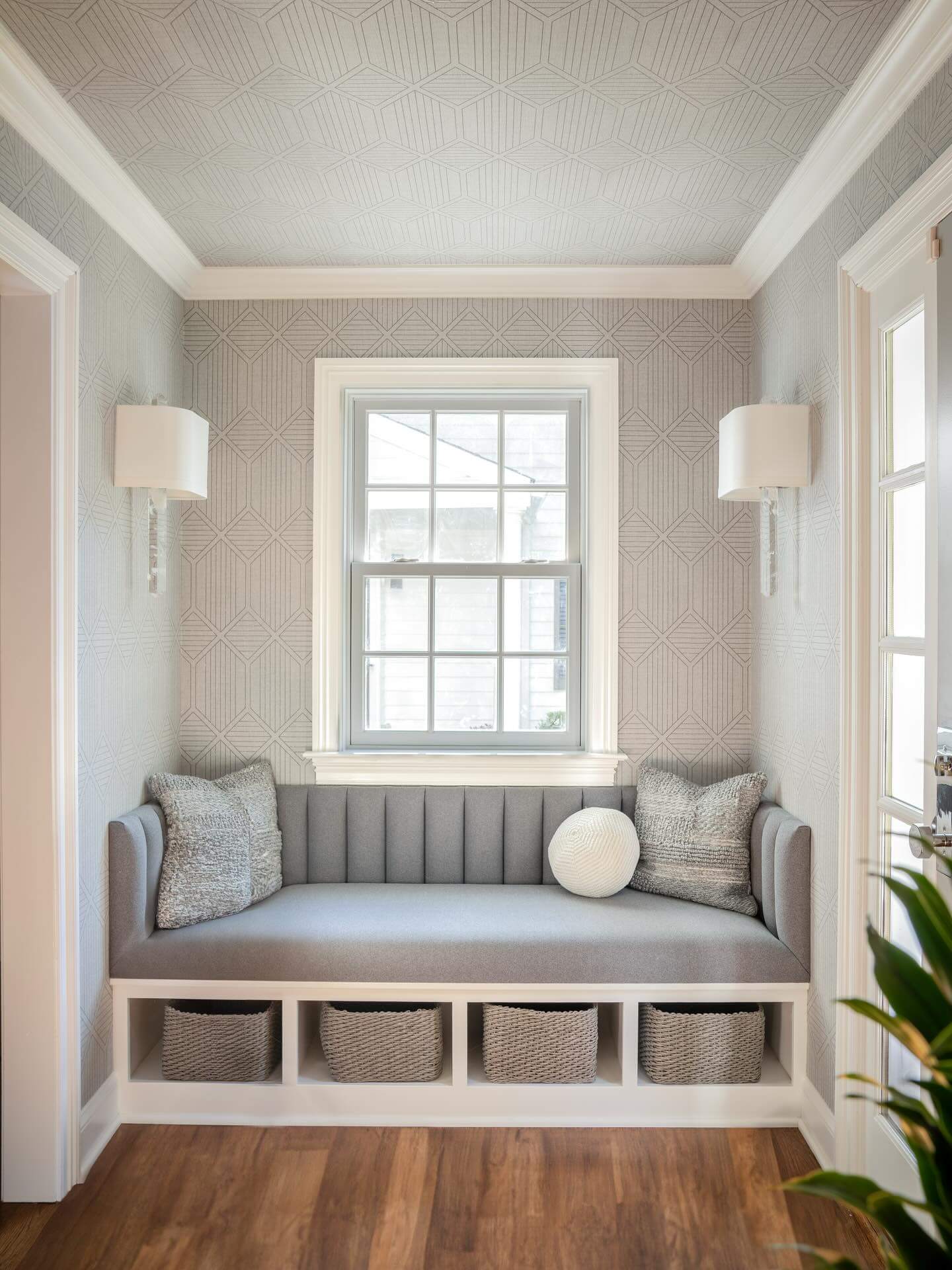 Transform Your Entryway: Inspiring Foyer Decor Ideas to Impress Every Guest 2