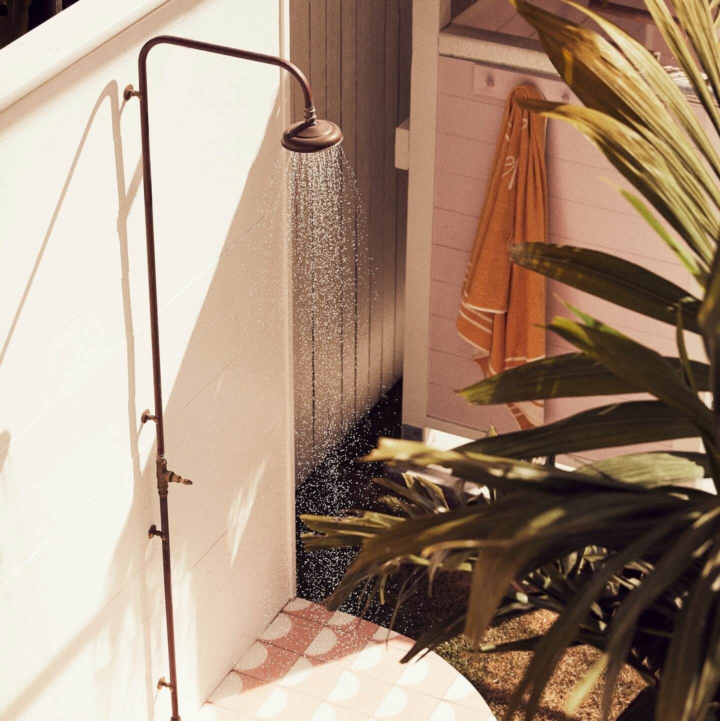 Transform Your Backyard Bliss: Creative Outdoor Shower Ideas 2