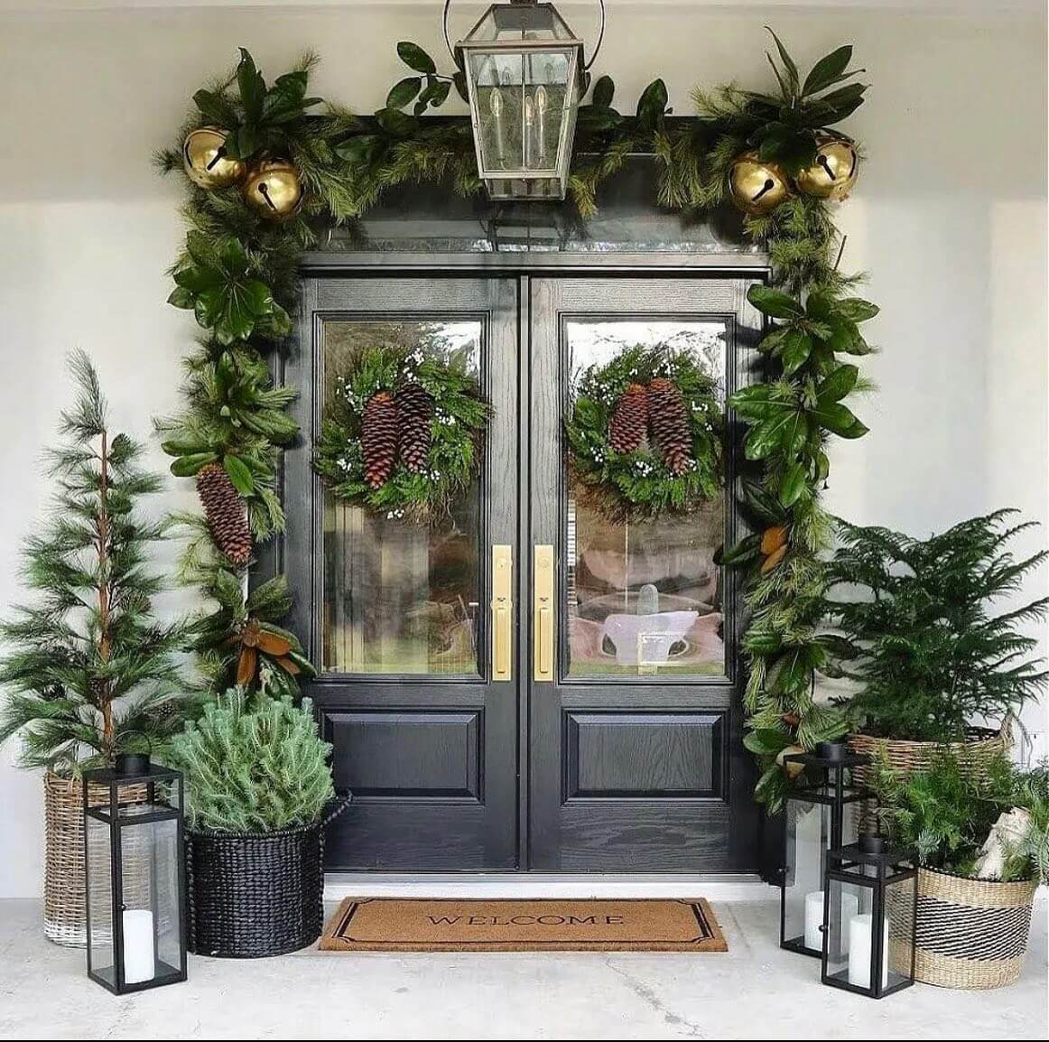 Cozy Up Your Home: 10 Captivating Farmhouse Winter Decor Ideas 20