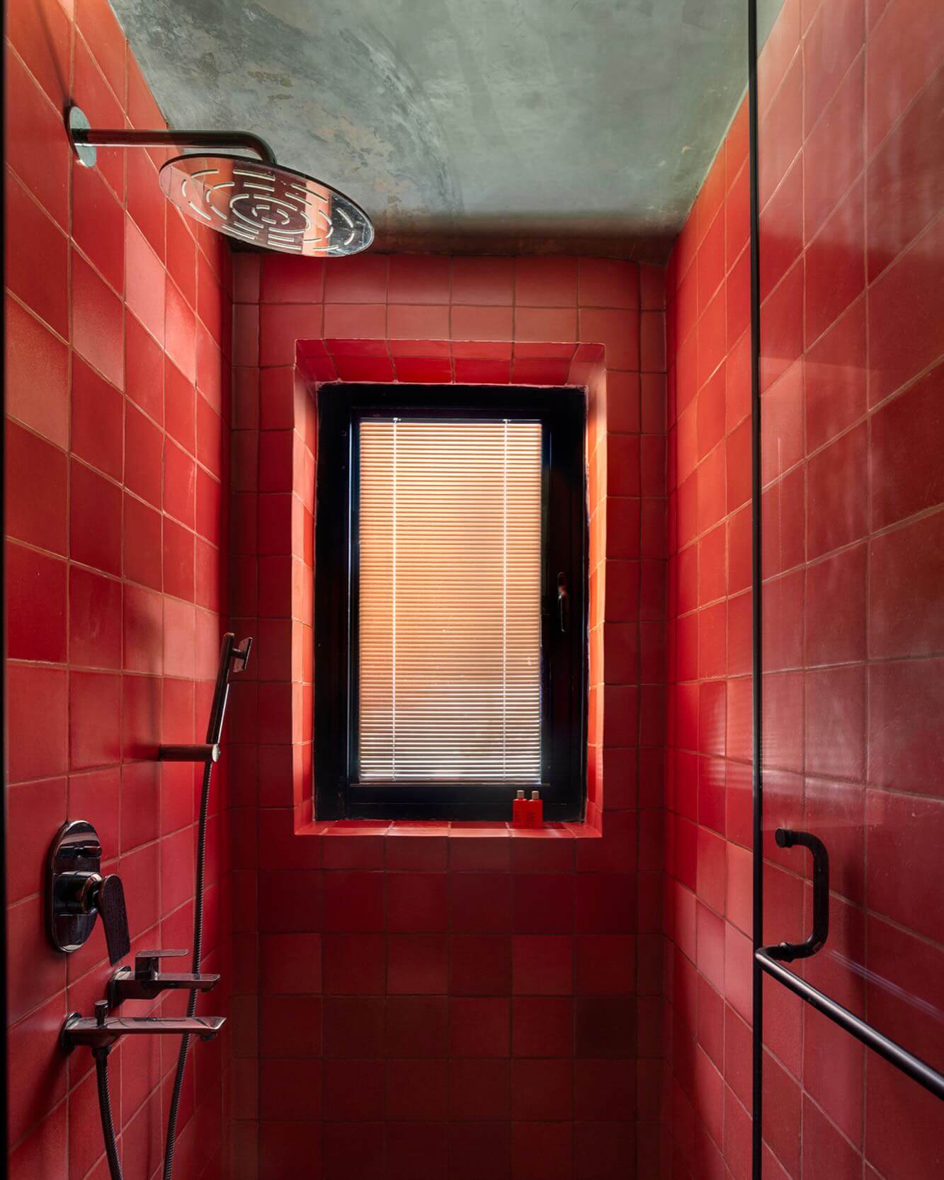 Transform Your Space: Brilliant Red and Black Bathroom Design Ideas You Need to See 20