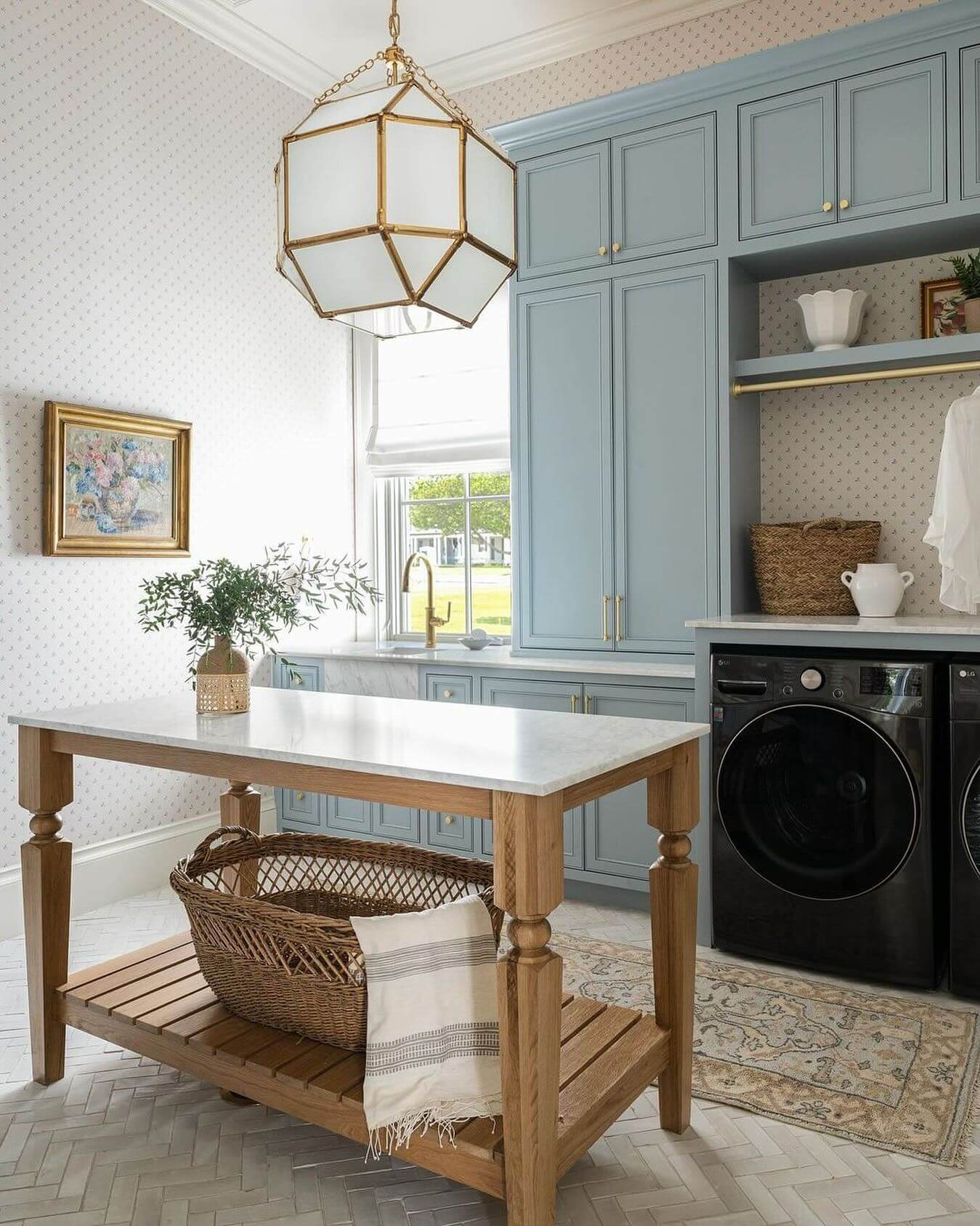 Brighten Up Your Space: Stunning Laundry Room Lighting Decor Ideas 20