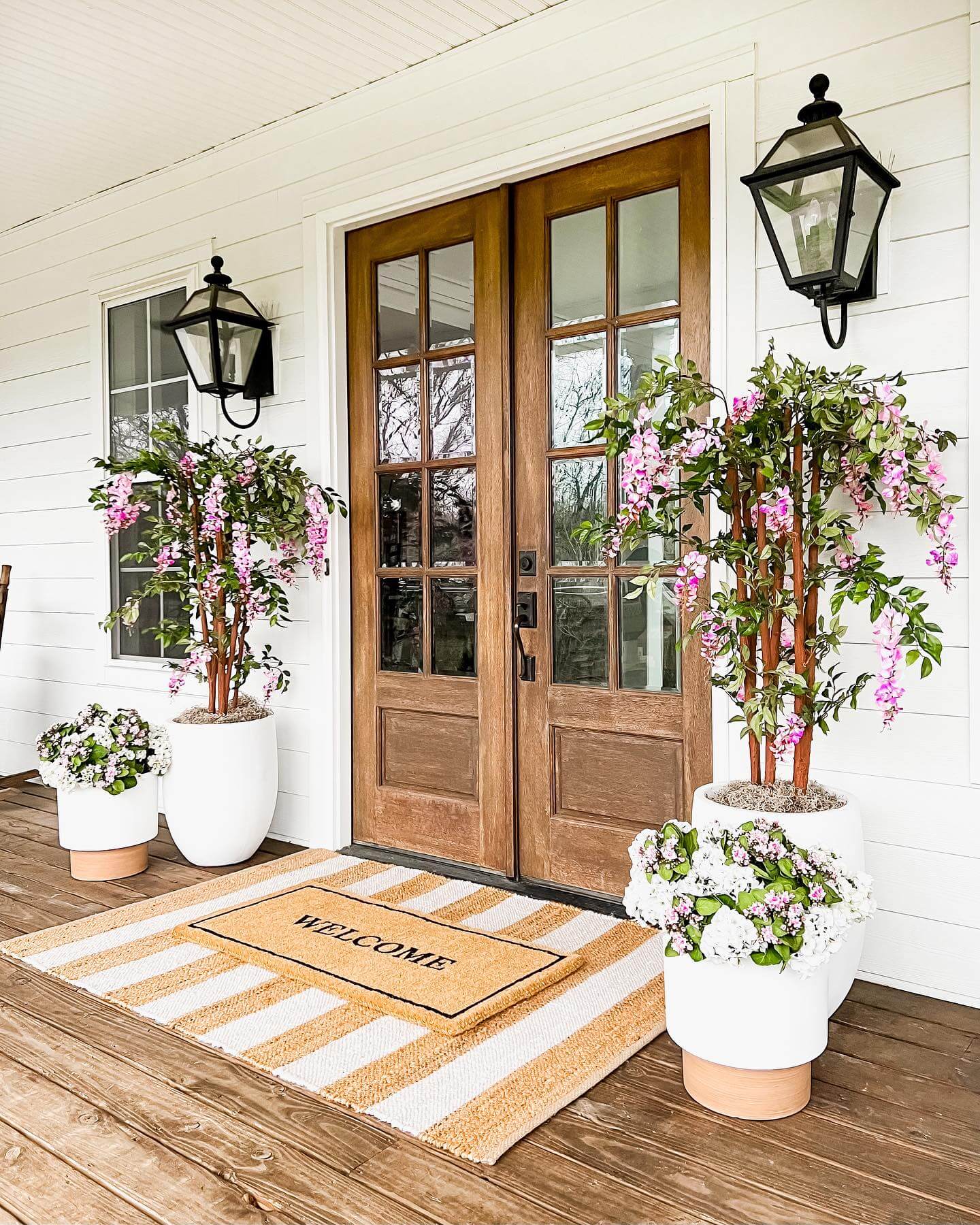 10 Enchanting Front Porch Decor Ideas That Will Transform Your Outdoor Space 20