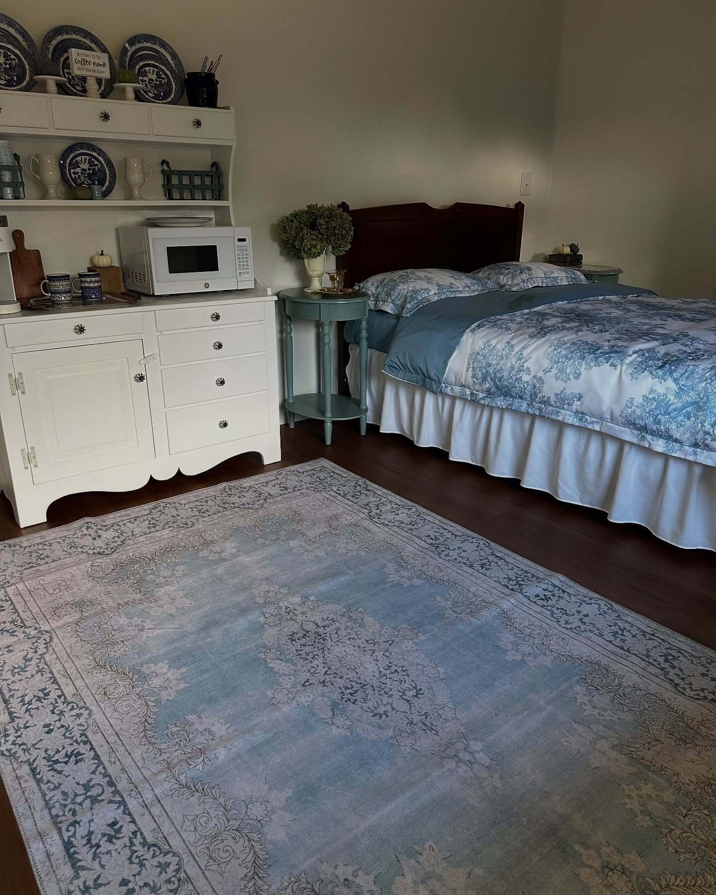 Farmhouse Rug Ideas to Elevate Your Cozy Home Décor 20