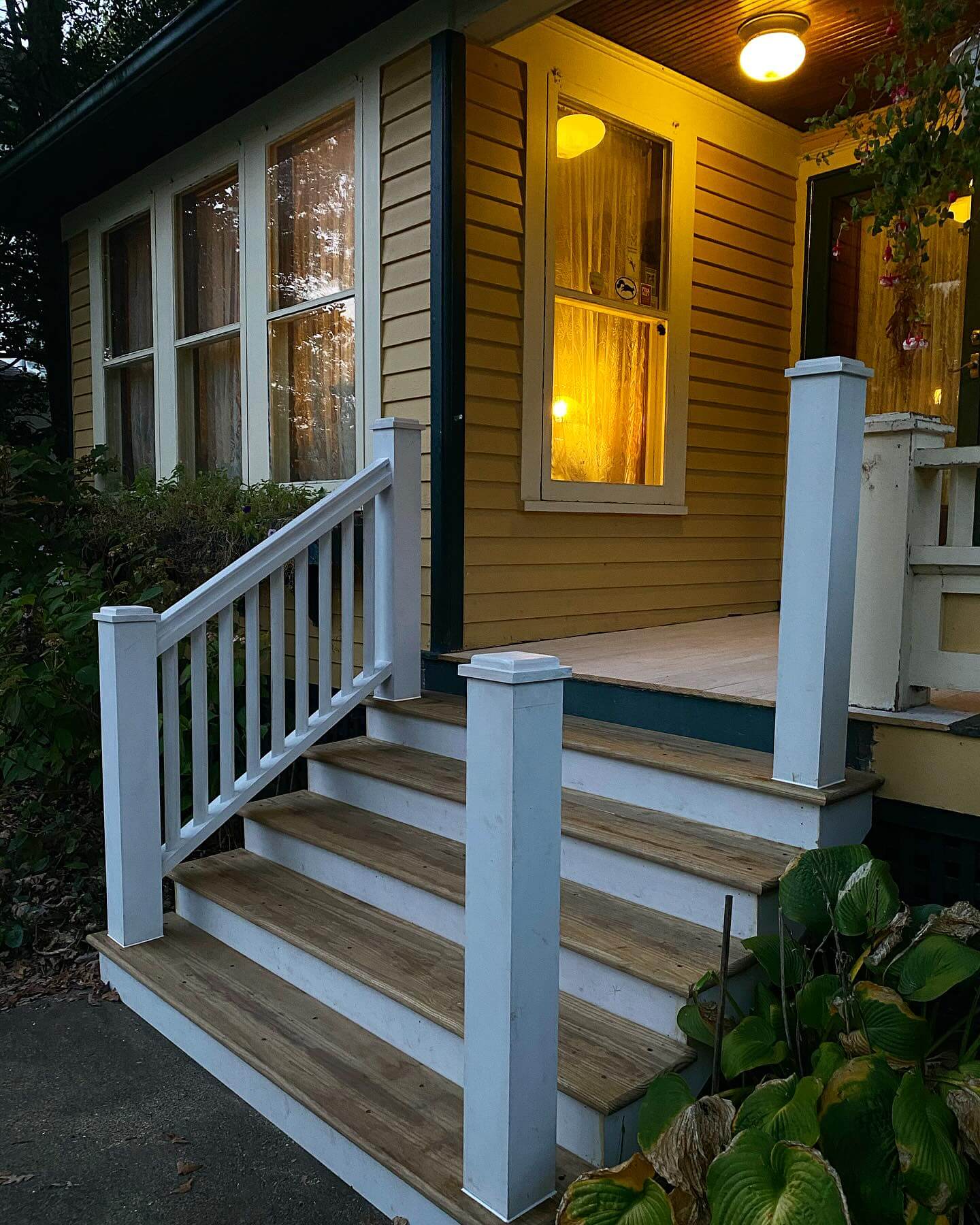 10 Stunning Porch Railing Ideas to Elevate Your Outdoor Space 20