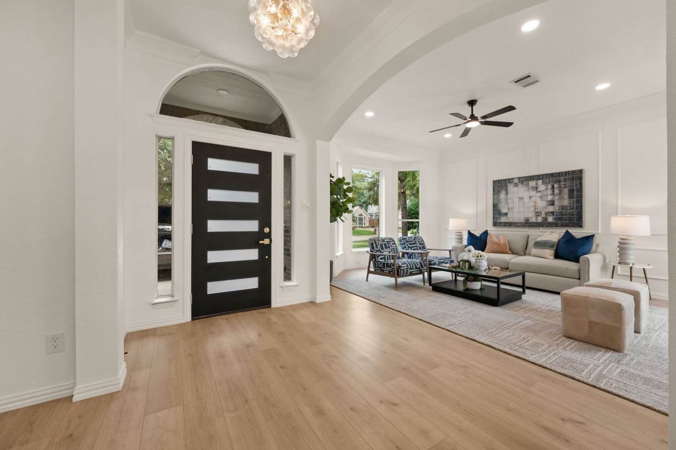 Stunning Modern Front Door Design Ideas to Transform Your Home's Entrance 20