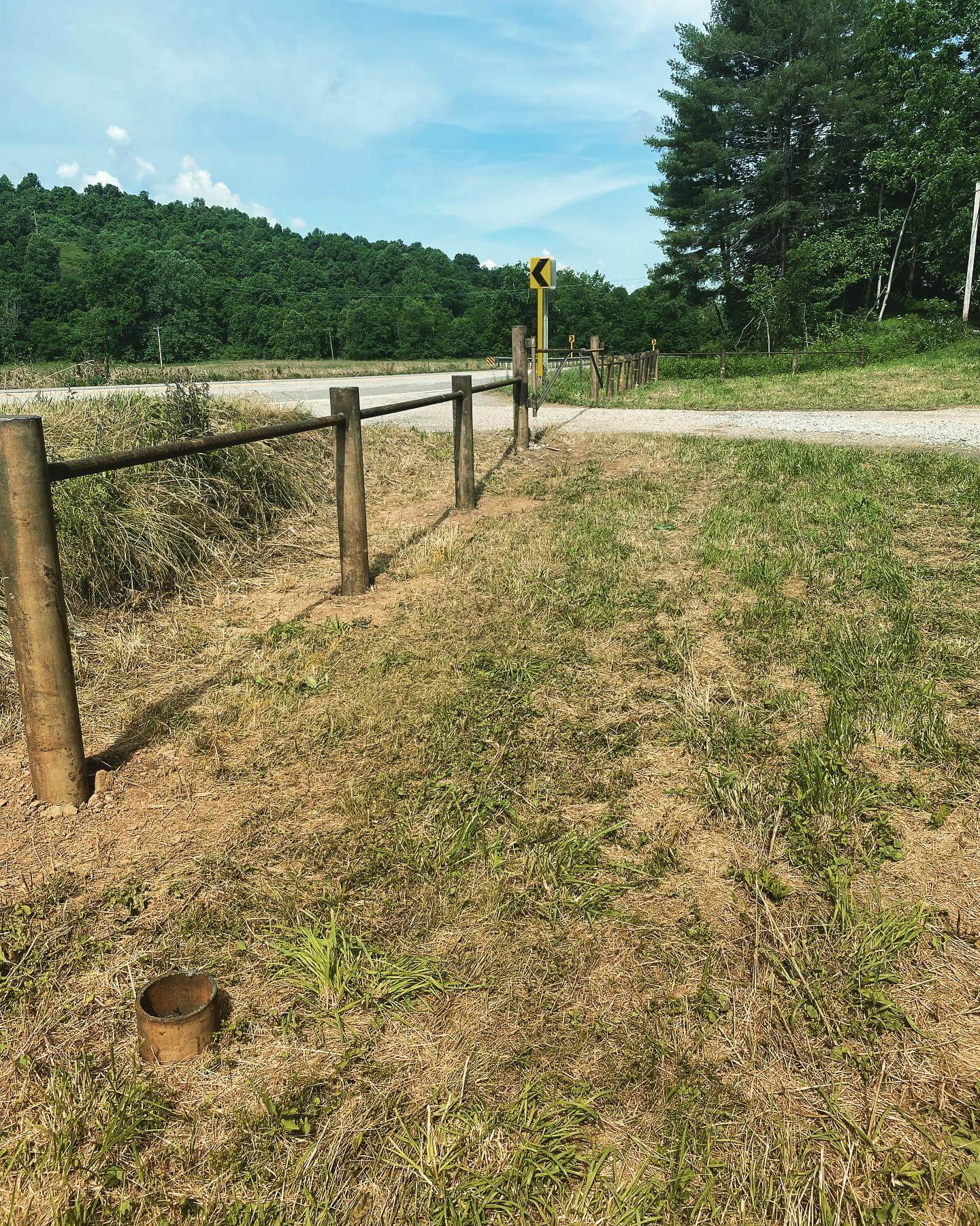 Creative Pipe Fence Ideas to Elevate Your Property’s Curb Appeal 20