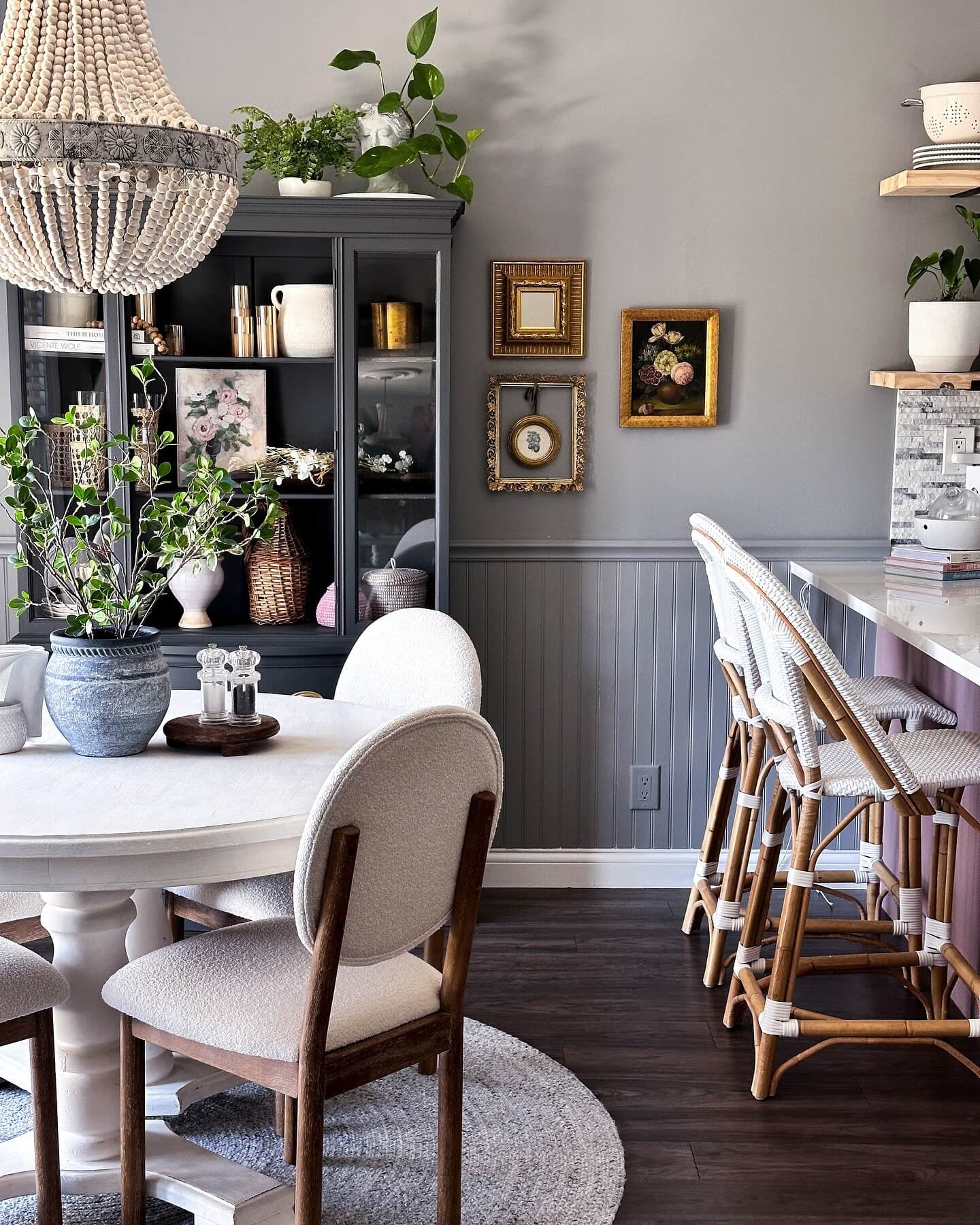 Cozy and Chic: Transform Your Kitchen with These Breakfast Nook Ideas 21