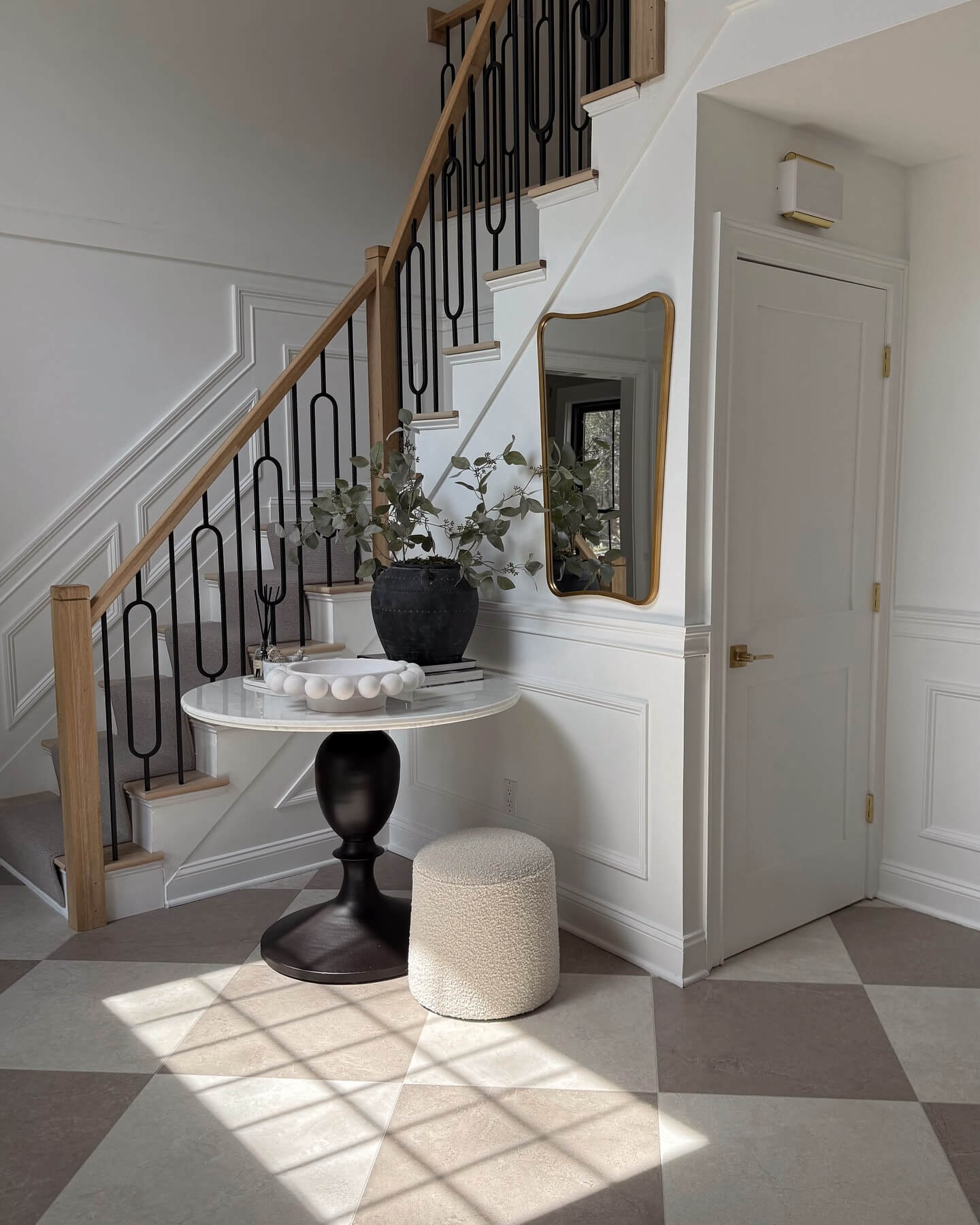 Transform Your Entryway: Inspiring Foyer Decor Ideas to Impress Every Guest 21