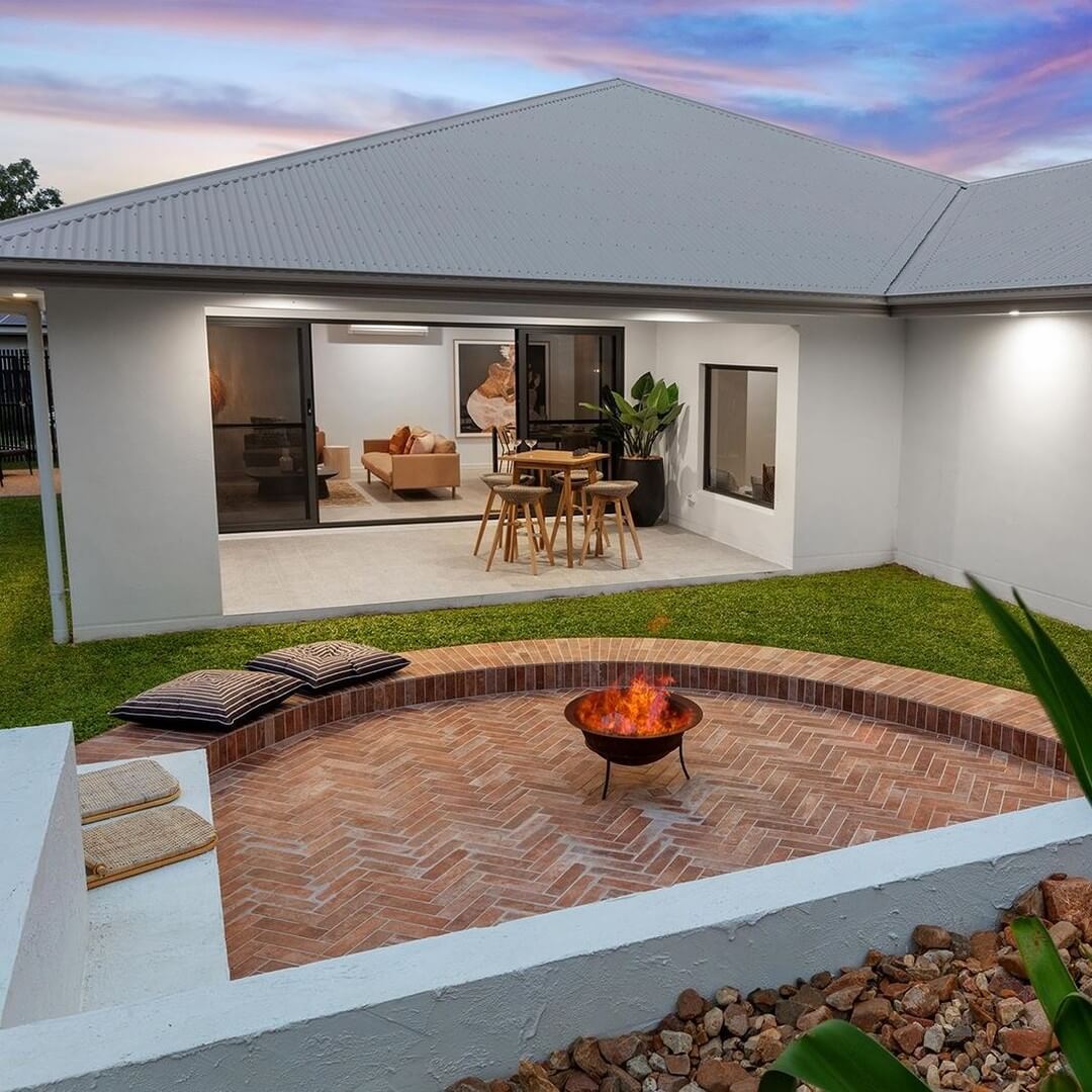 Backyard Fire Pit Ideas to Transform Your Outdoor Space 21