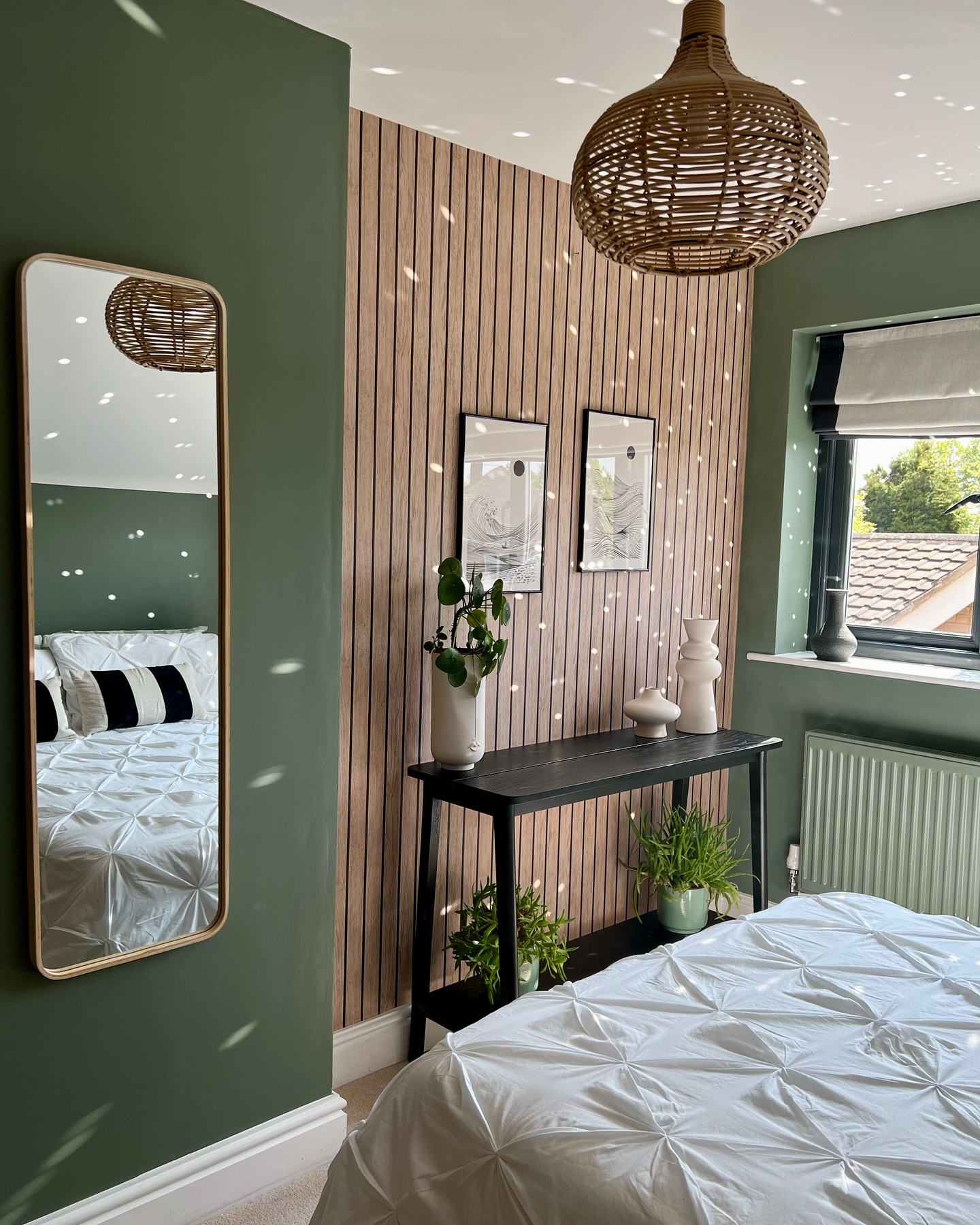 Transform Your Space: Enchanting Green and Sage Boho Bedroom Ideas 21