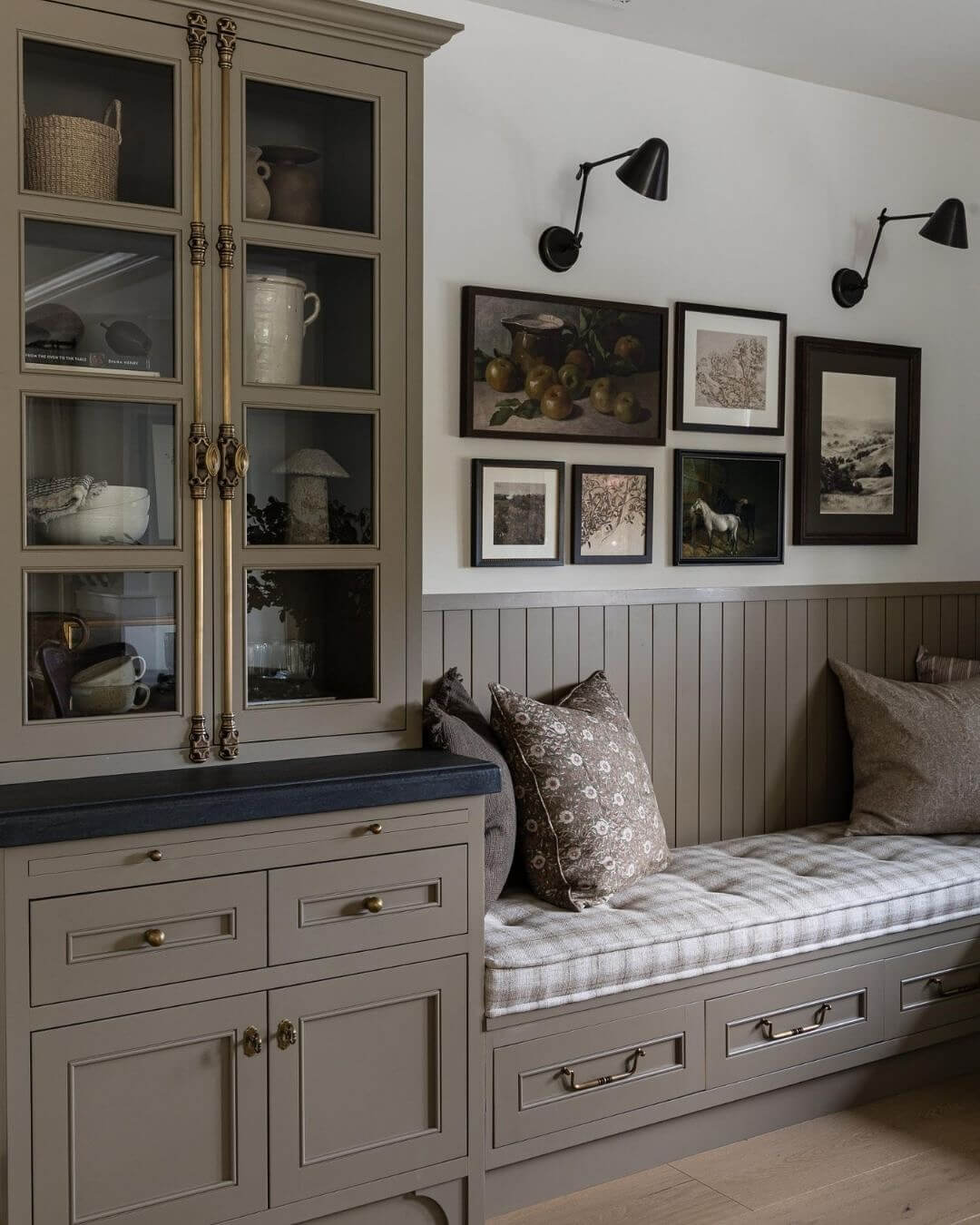 Cozy and Chic: Transform Your Kitchen with These Breakfast Nook Ideas 22