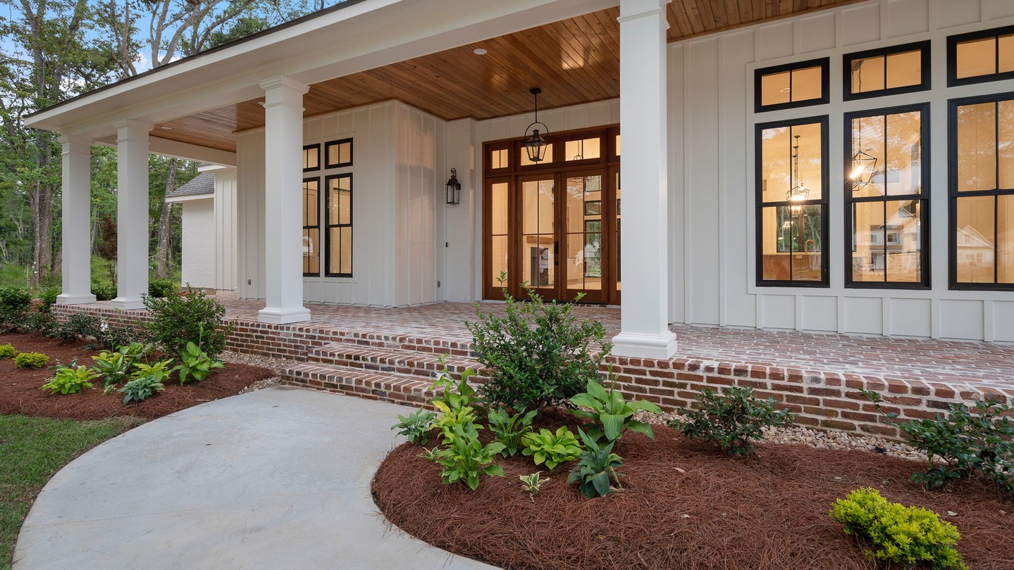 10 Stunning Front Porch Step Ideas to Elevate Your Home's Curb Appeal 22