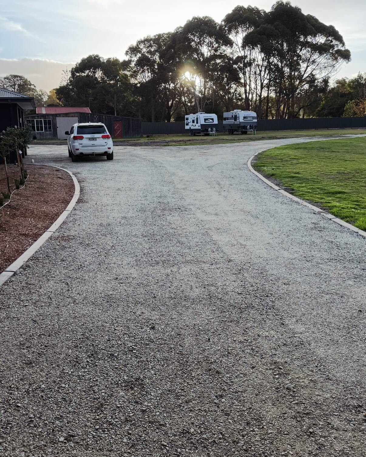 Transform Your Curb Appeal: Inexpensive Driveway Edging Ideas That Make a Big Impact 22