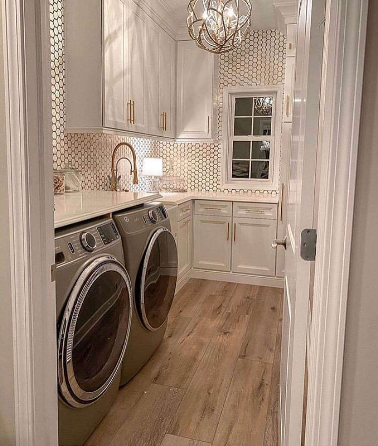 Brighten Up Your Space: Stunning Laundry Room Lighting Decor Ideas 22