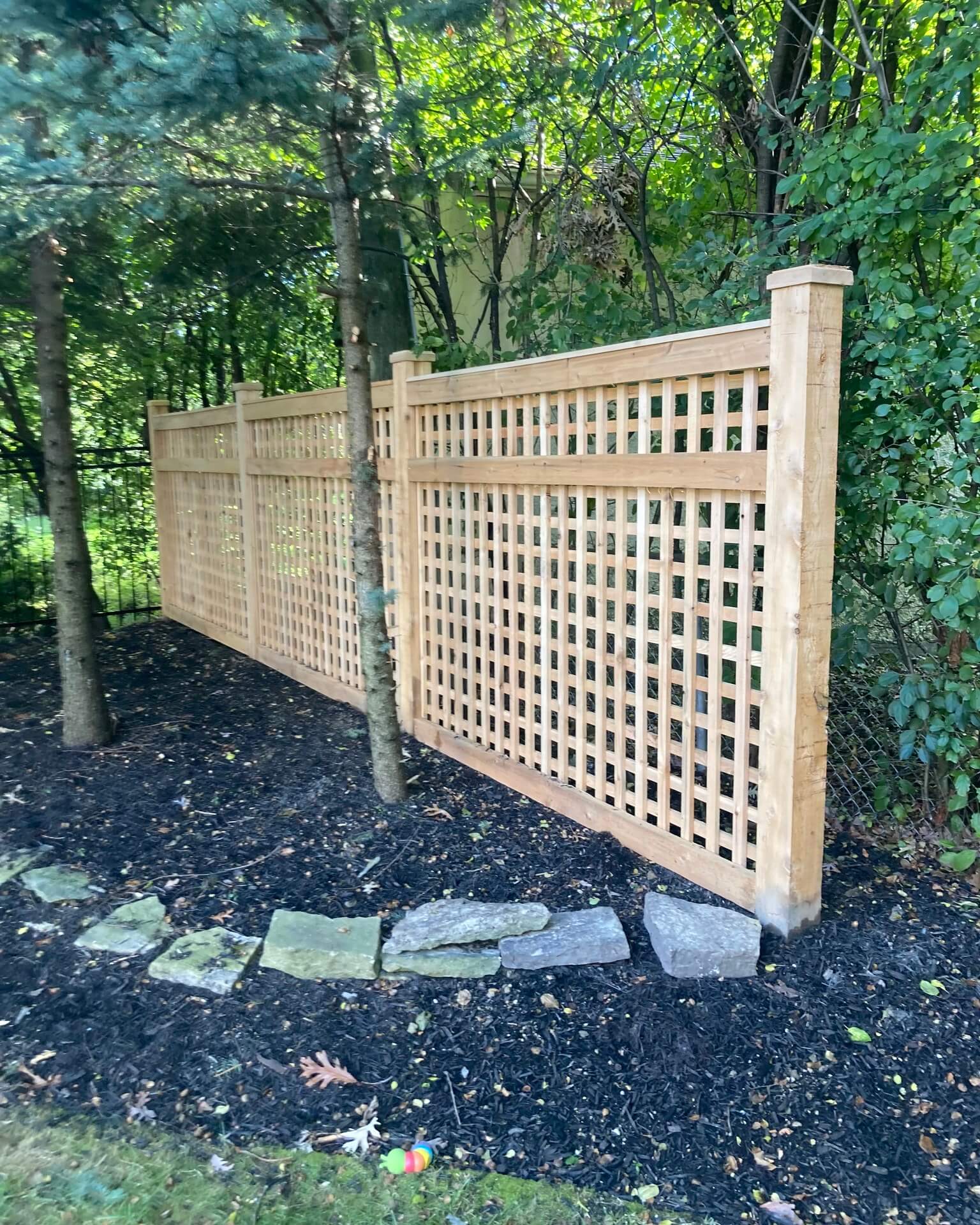 Creative Corner Fence Ideas to Elevate Your Outdoor Space 22