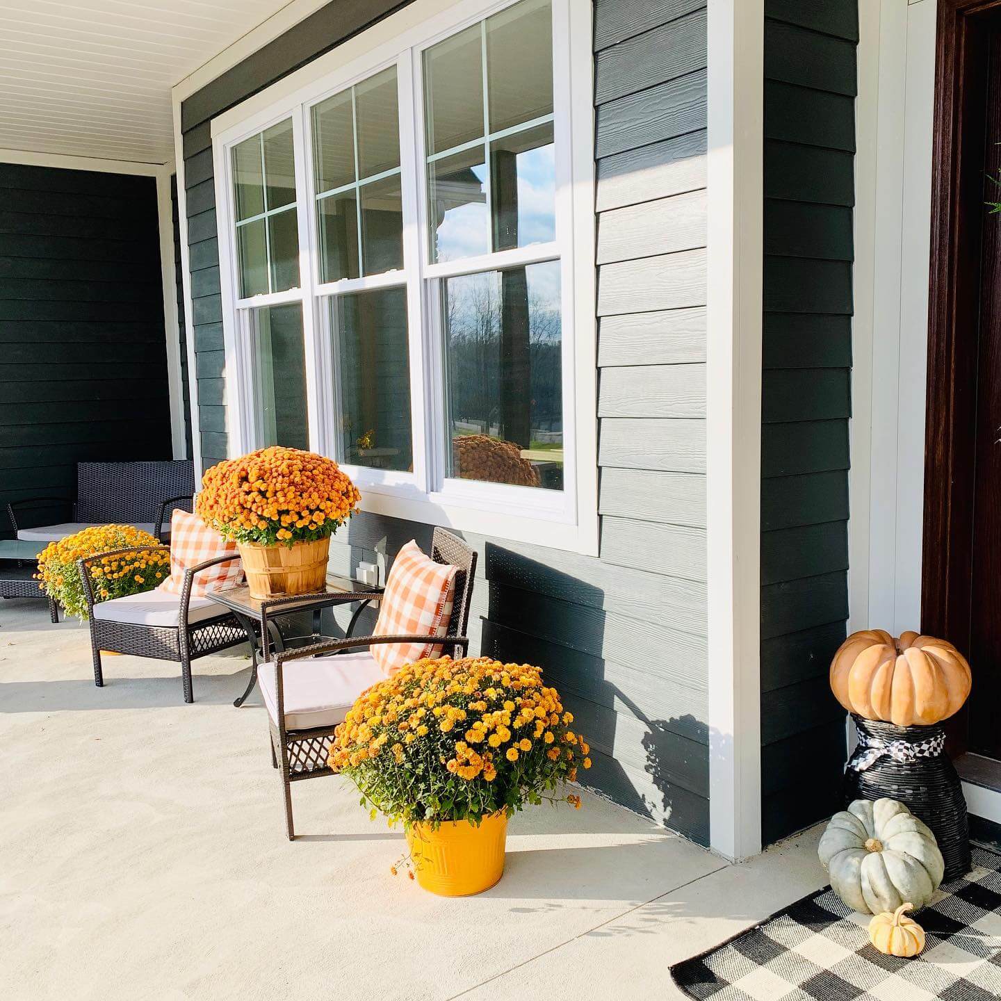 10 Enchanting Front Porch Decor Ideas That Will Transform Your Outdoor Space 22