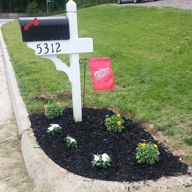Transform Your Outdoor Space with Stunning Mailbox Flower Bed Ideas 22