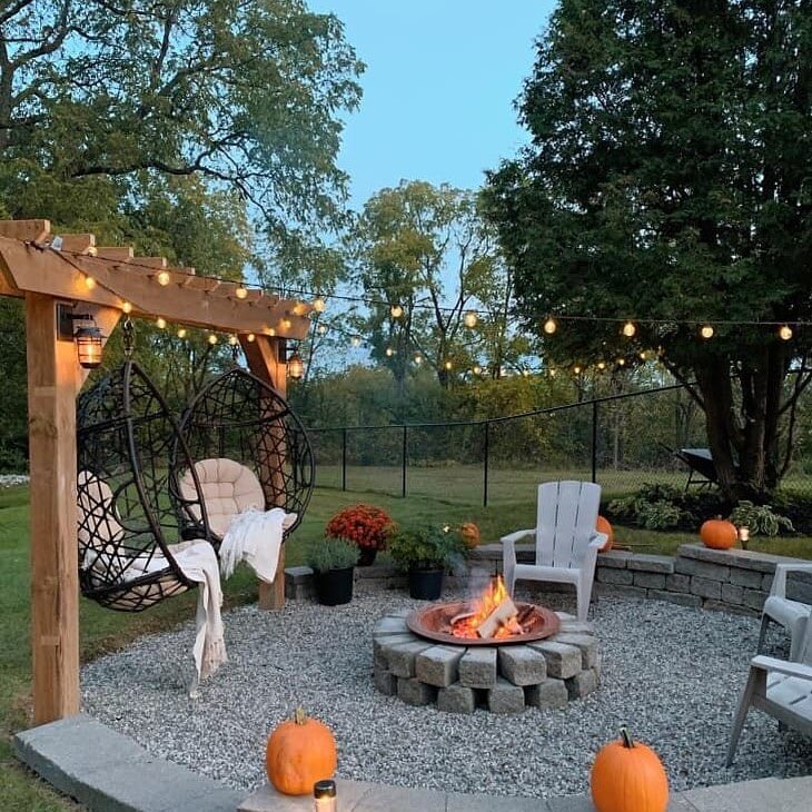 Backyard Fire Pit Ideas to Transform Your Outdoor Space 22