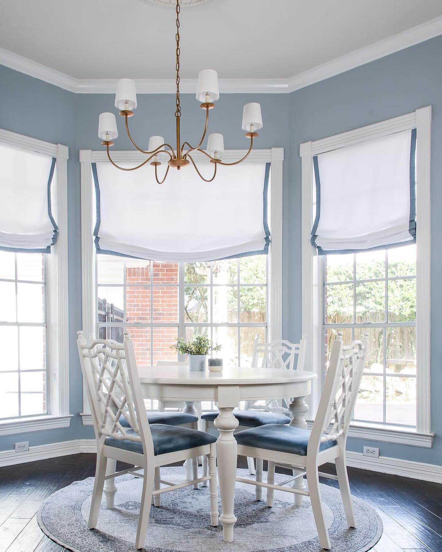 Cozy and Chic: Transform Your Kitchen with These Breakfast Nook Ideas 23