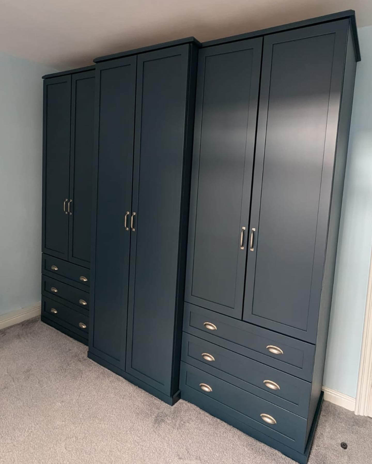 Transform Your Space: Inspiring Dark Blue Bedroom Ideas to Elevate Your Sanctuary 23