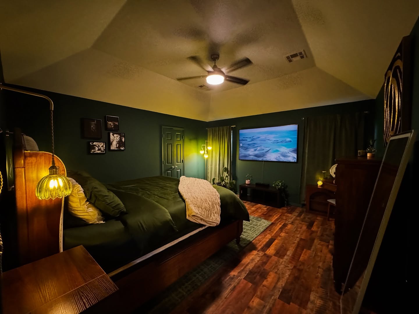 Transform Your Space: Enchanting Green and Sage Boho Bedroom Ideas 22