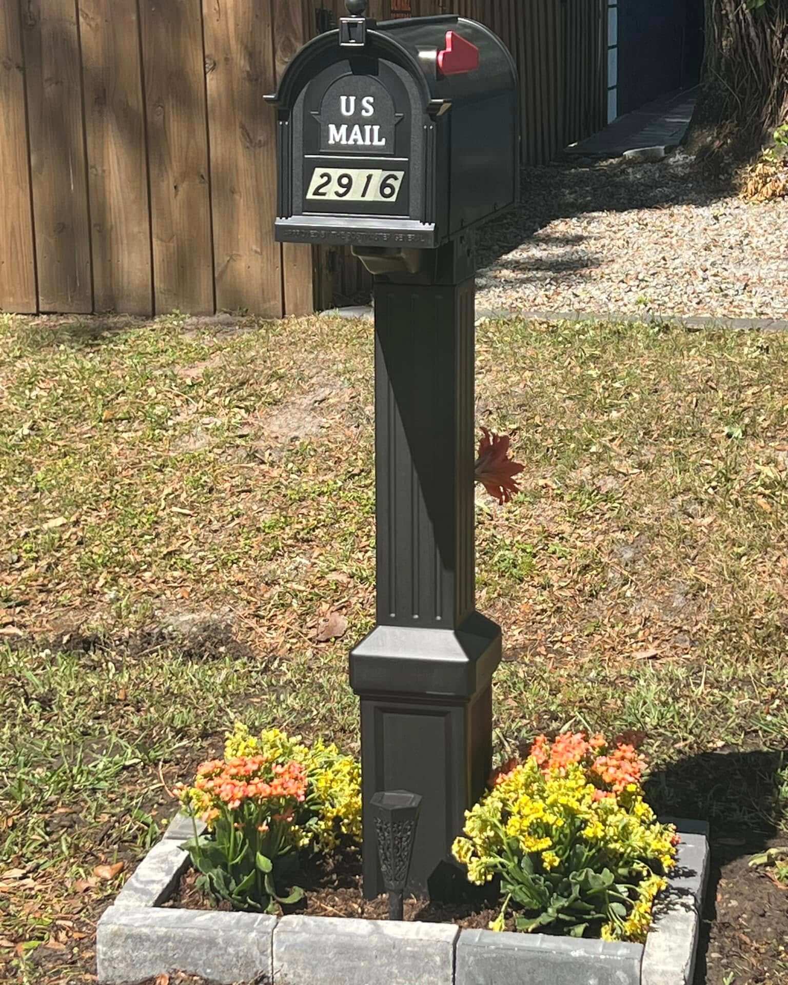 Transform Your Outdoor Space with Stunning Mailbox Flower Bed Ideas 23