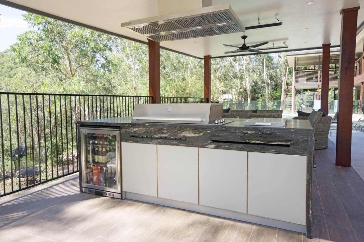 10 Outdoor Kitchen Ideas That Will Transform Your Backyard Into a Culinary Haven 23