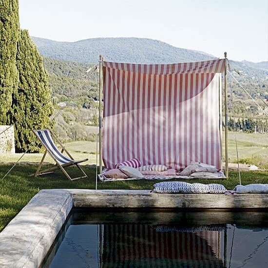 Inspiring Poolside Decorating Ideas to Transform Your Outdoor Space 23