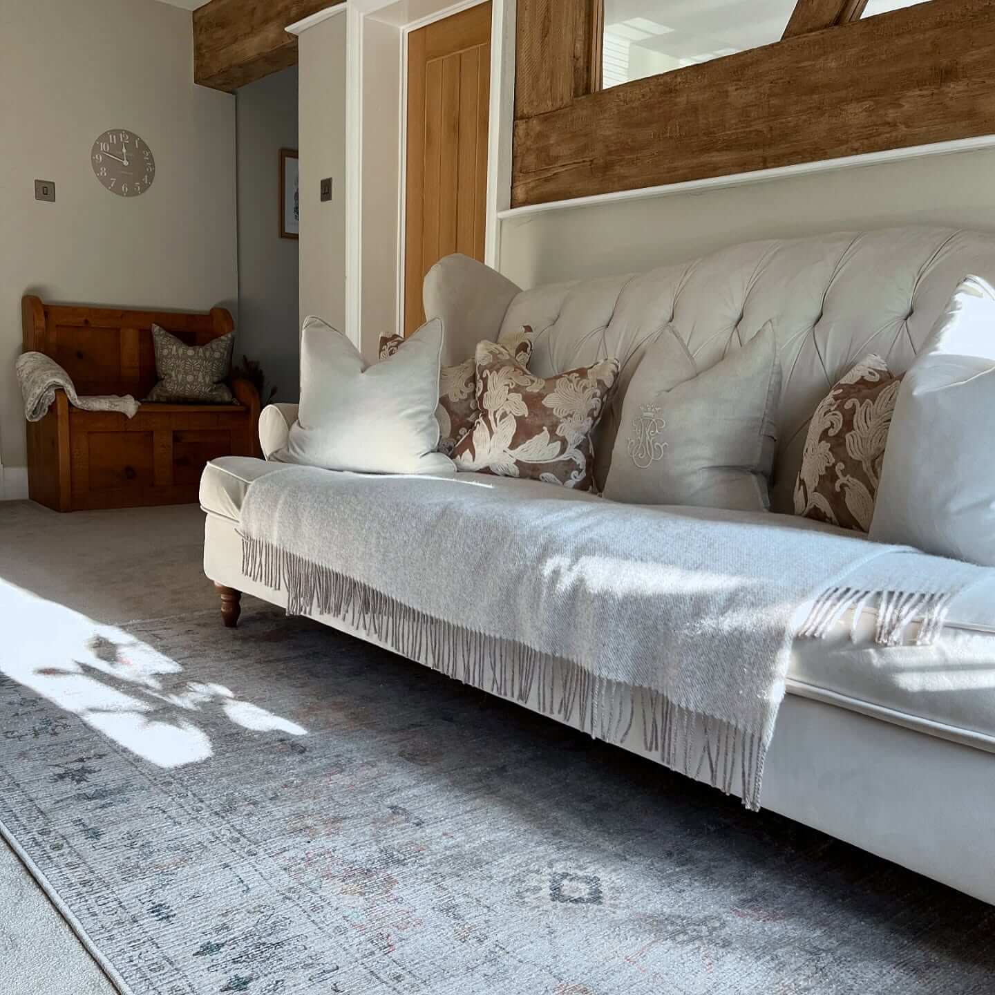 Farmhouse Rug Ideas to Elevate Your Cozy Home Décor 24