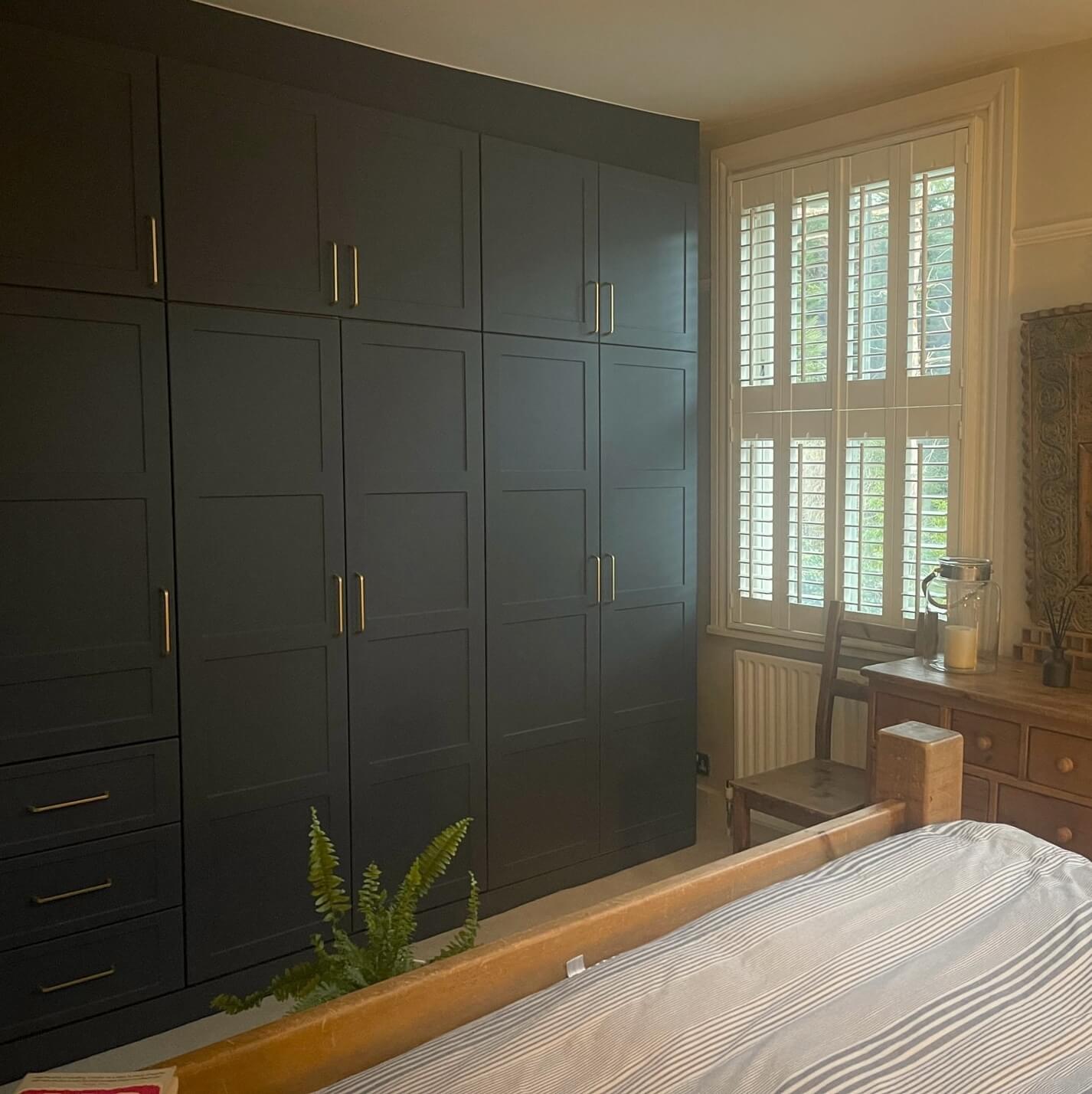 Transform Your Space: Inspiring Dark Blue Bedroom Ideas to Elevate Your Sanctuary 24