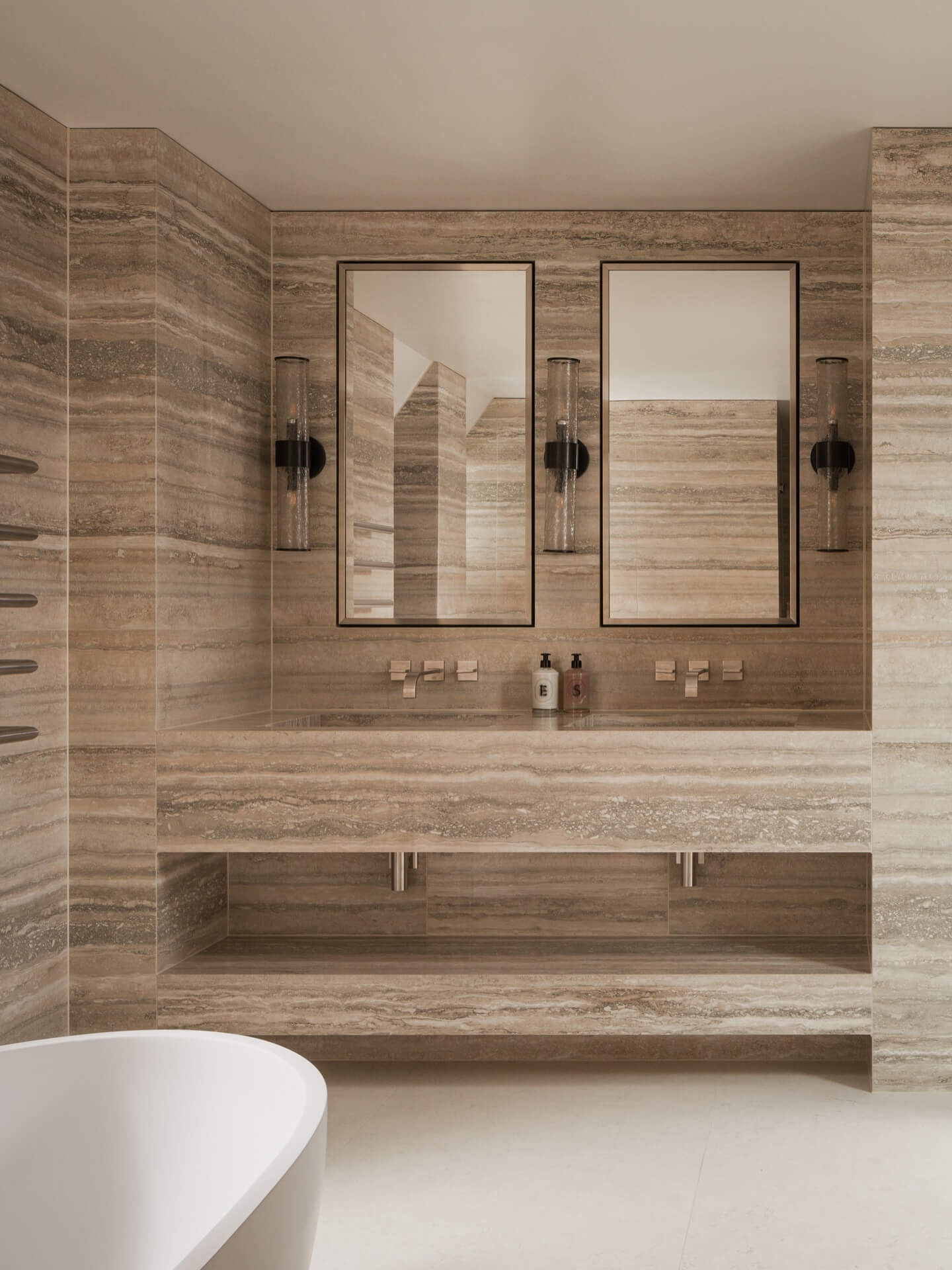 Transform Your Home with These Exquisite Luxury Bathroom Ideas 24