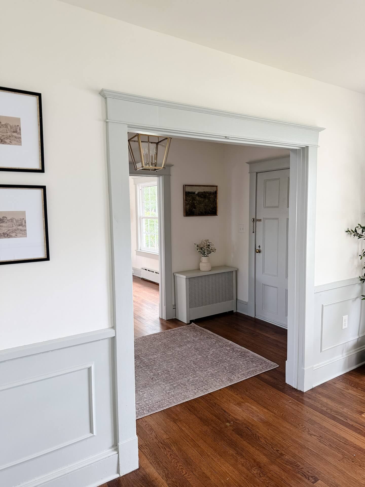 10 Stunning Foyer Paint Color Ideas to Transform Your Home's Entrance 24