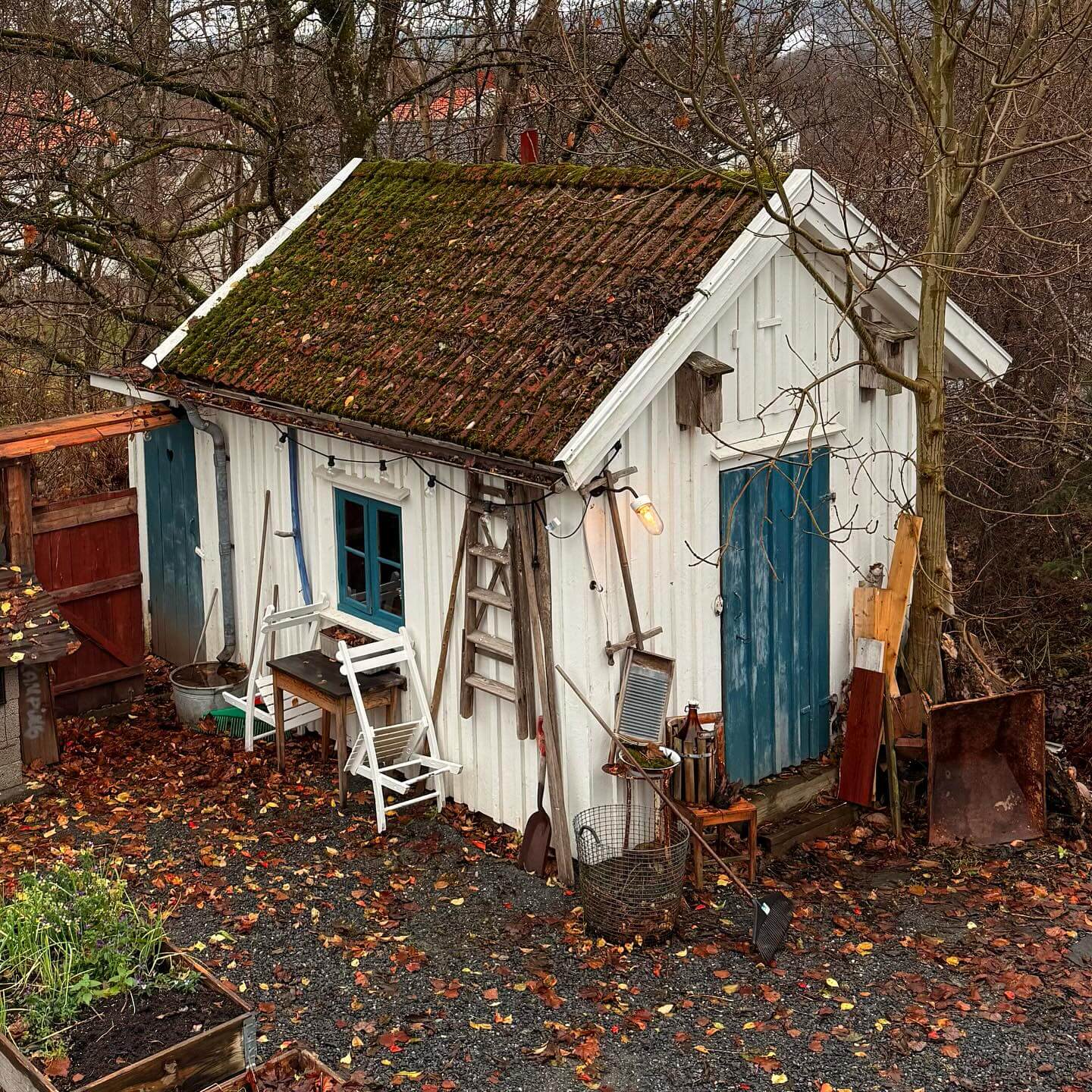 Charming Small Cabin Exterior Ideas to Inspire Your Next Rustic Retreat 24