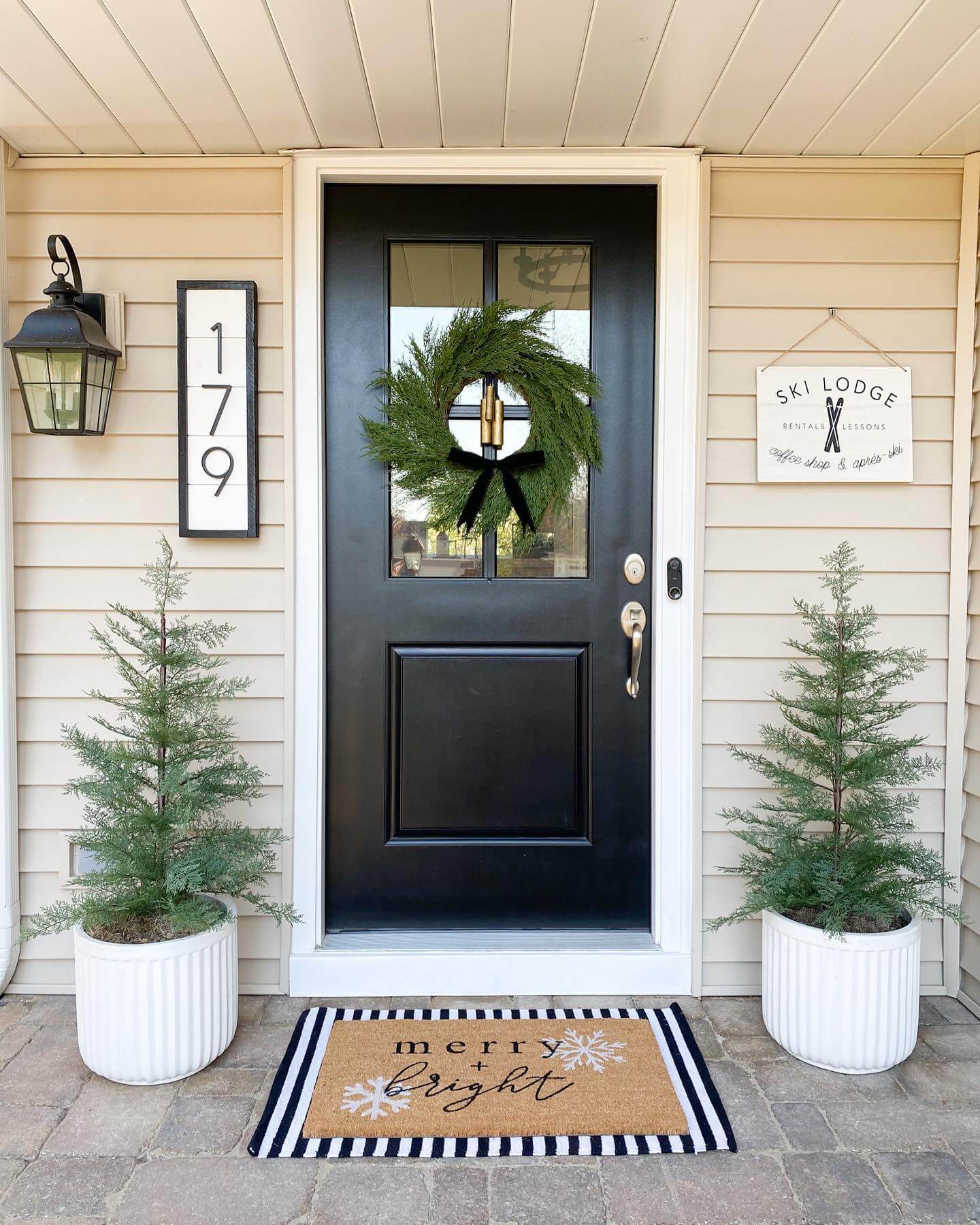 10 Enchanting Front Porch Decor Ideas That Will Transform Your Outdoor Space 25