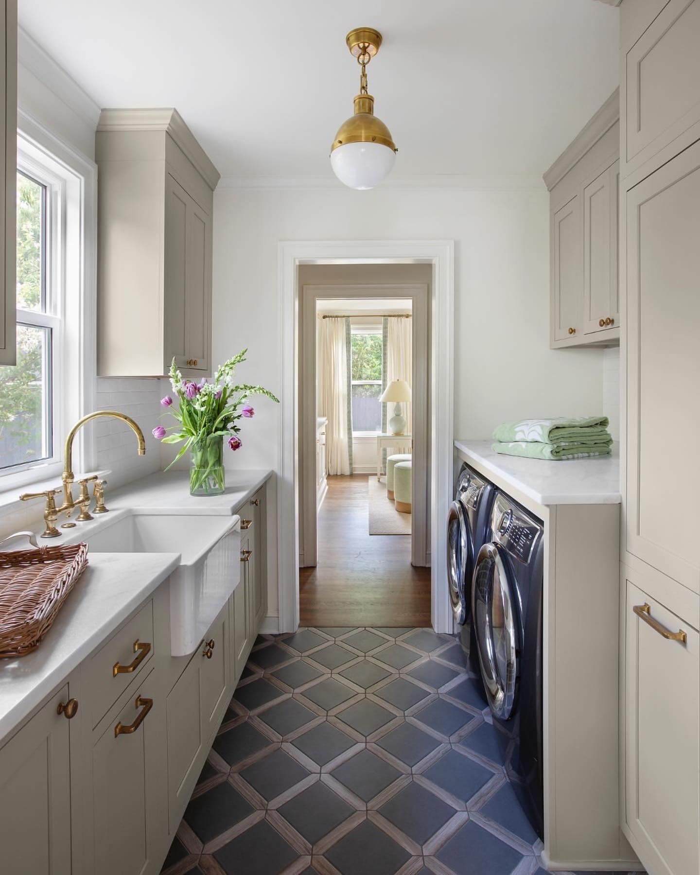 Brighten Up Your Space: Stunning Laundry Room Lighting Decor Ideas 25