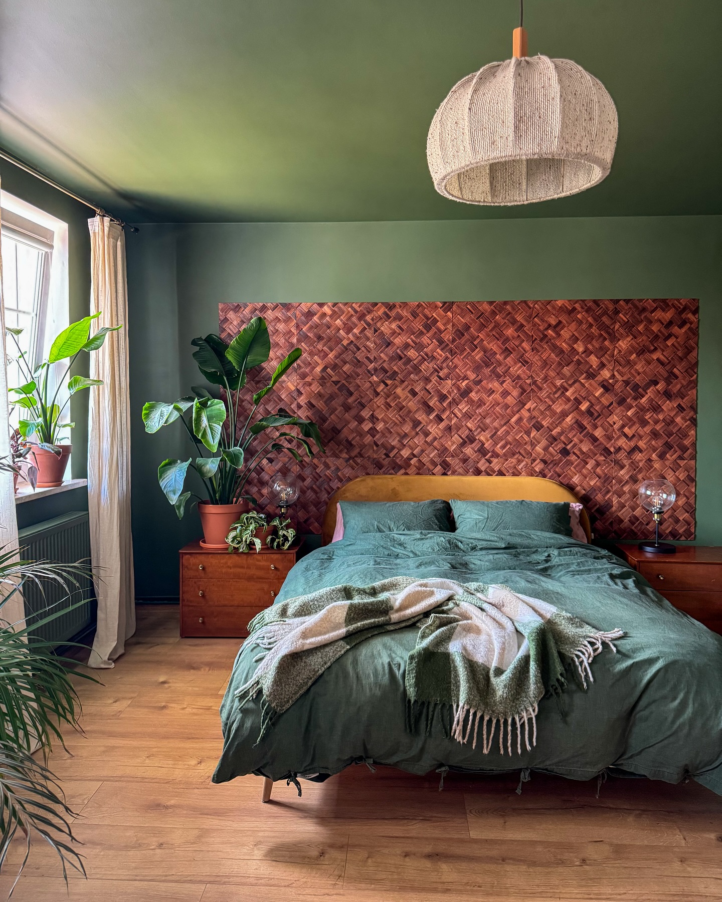 Transform Your Space: Enchanting Green and Sage Boho Bedroom Ideas 24