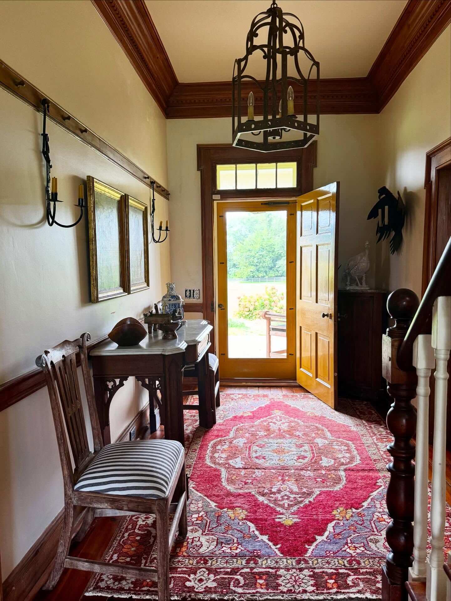 Farmhouse Rug Ideas to Elevate Your Cozy Home Décor 25