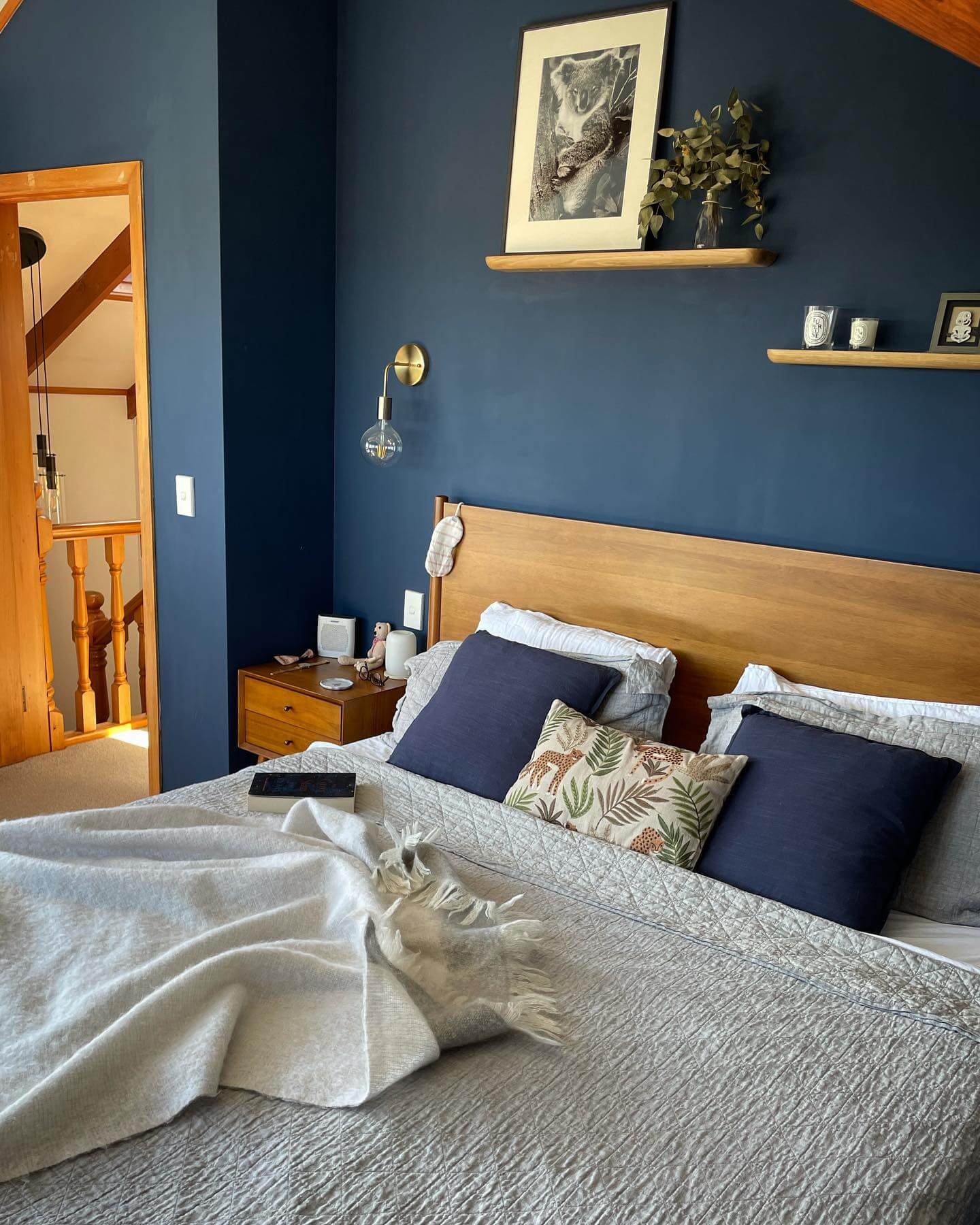 Transform Your Space: Inspiring Dark Blue Bedroom Ideas to Elevate Your Sanctuary 26