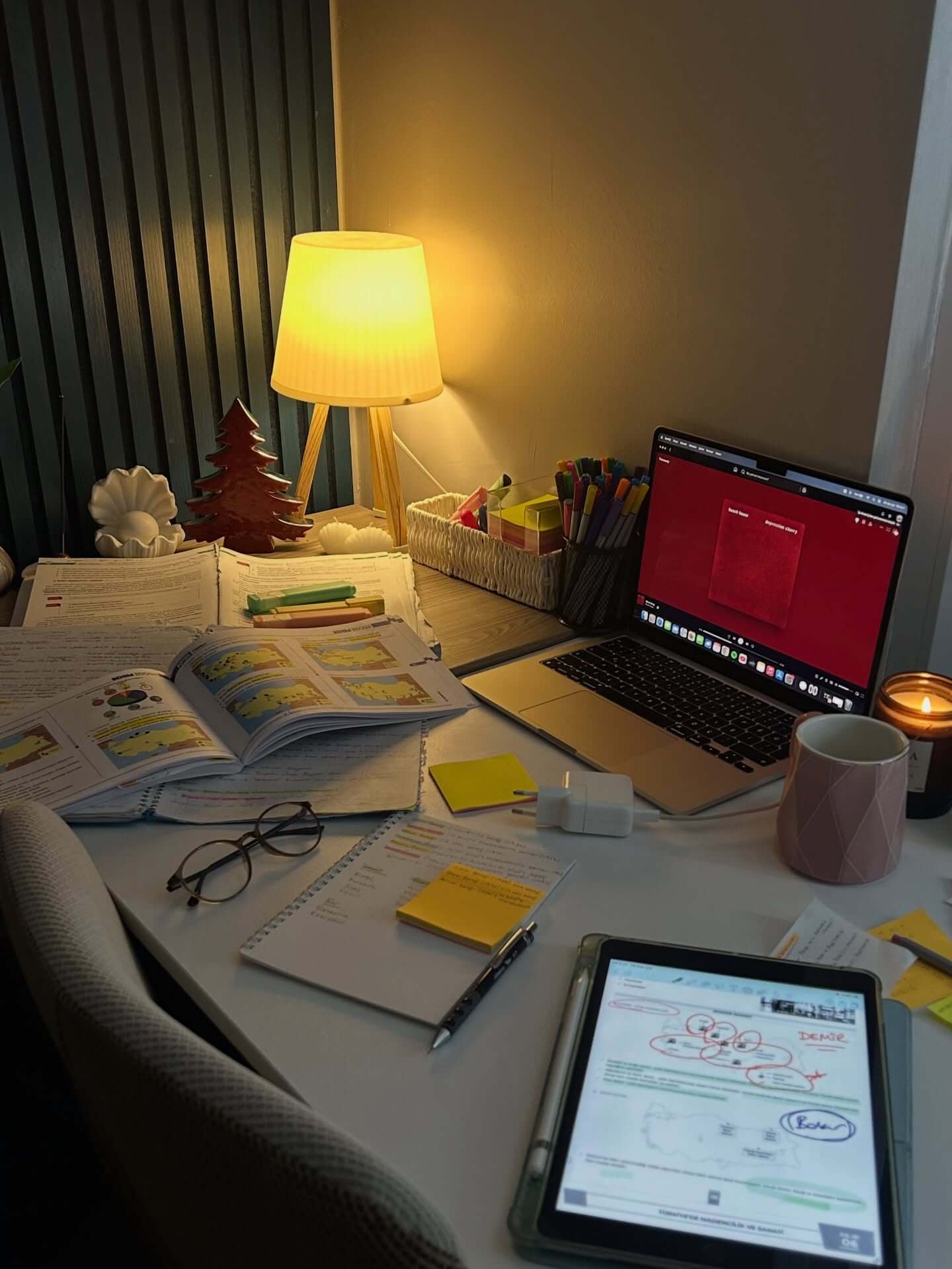 Brighten Up Your Study Space: Ingenious Study Lighting Ideas 27