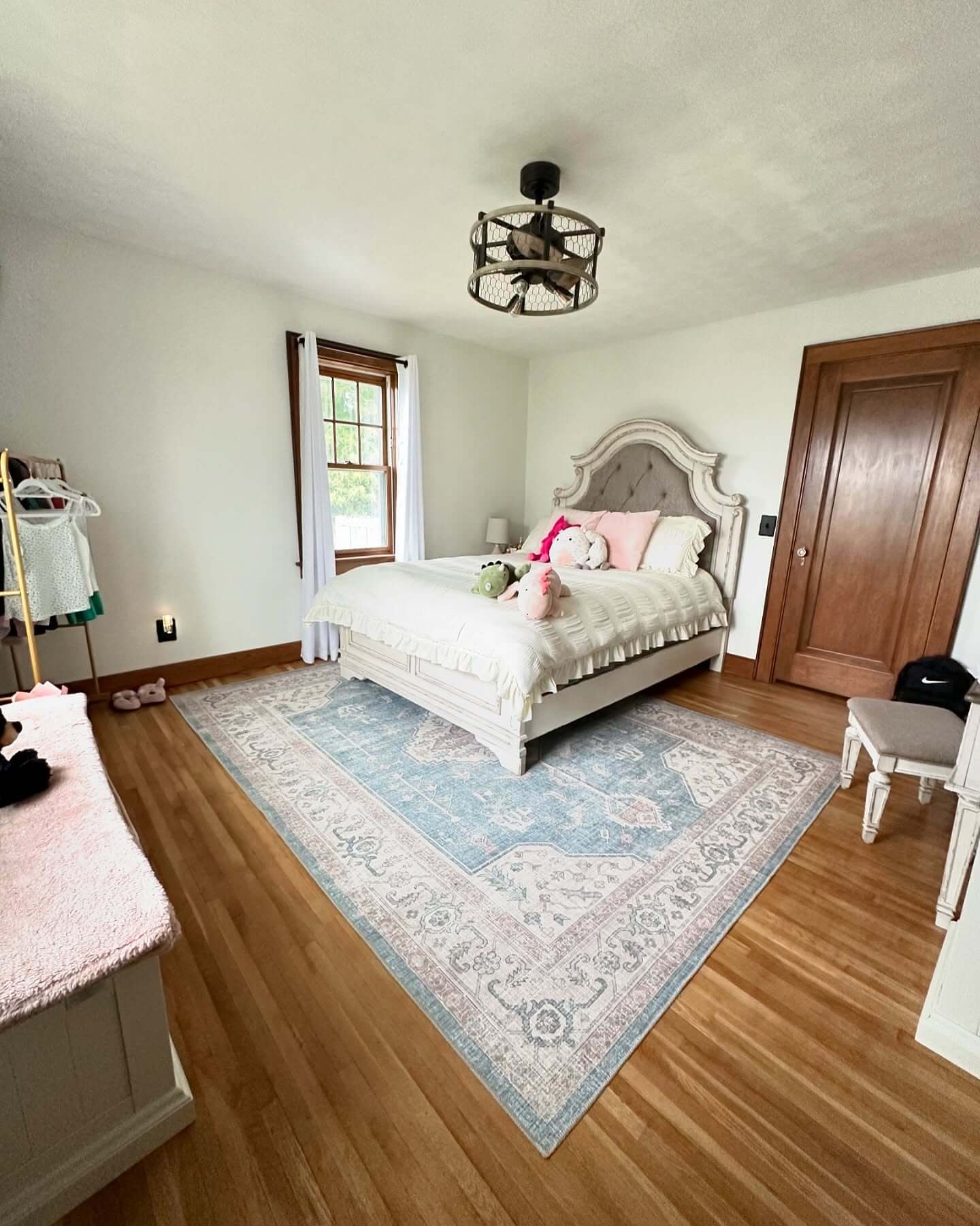 Farmhouse Rug Ideas to Elevate Your Cozy Home Décor 28