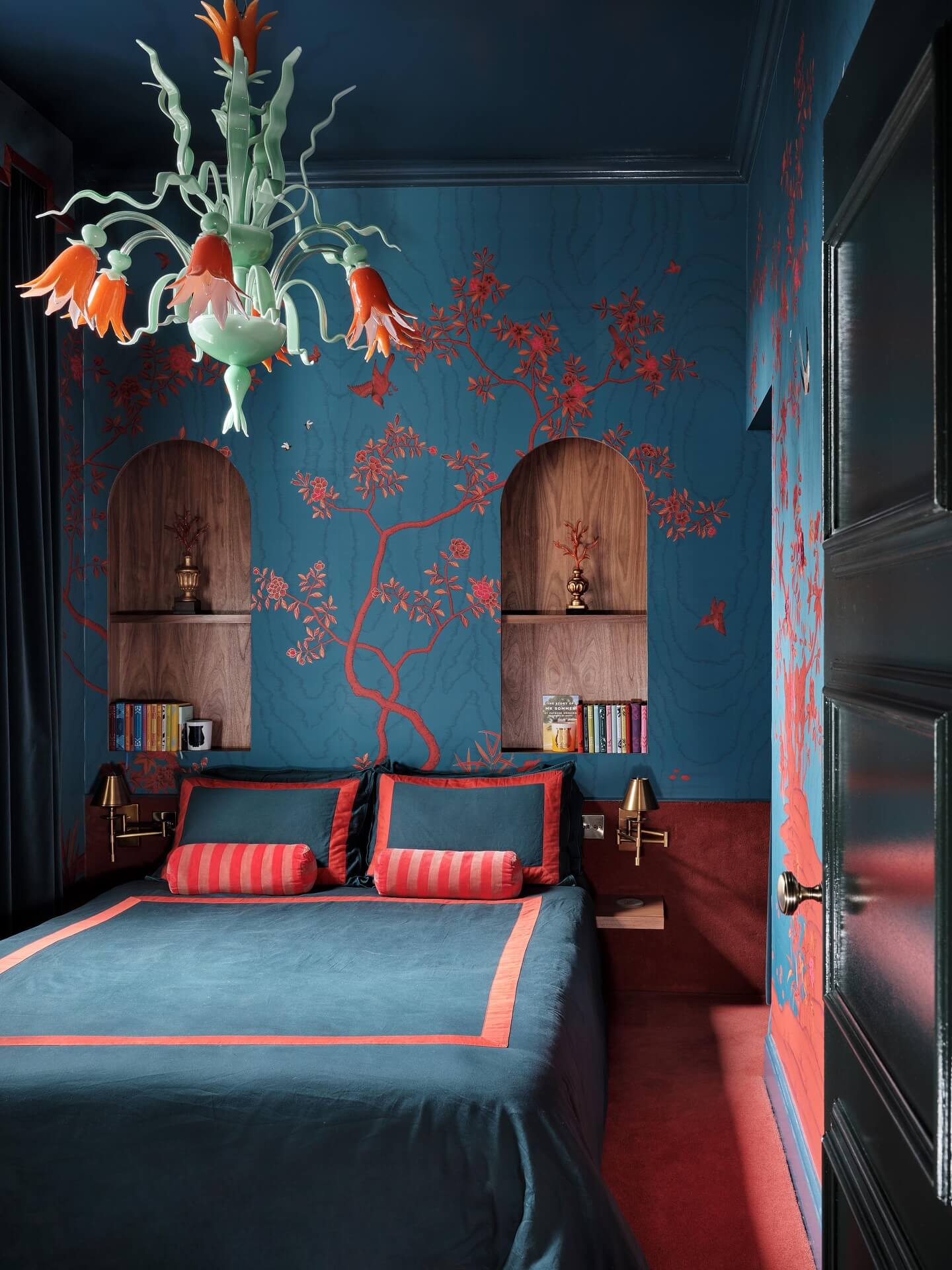 Transform Your Space: Inspiring Dark Blue Bedroom Ideas to Elevate Your Sanctuary 28