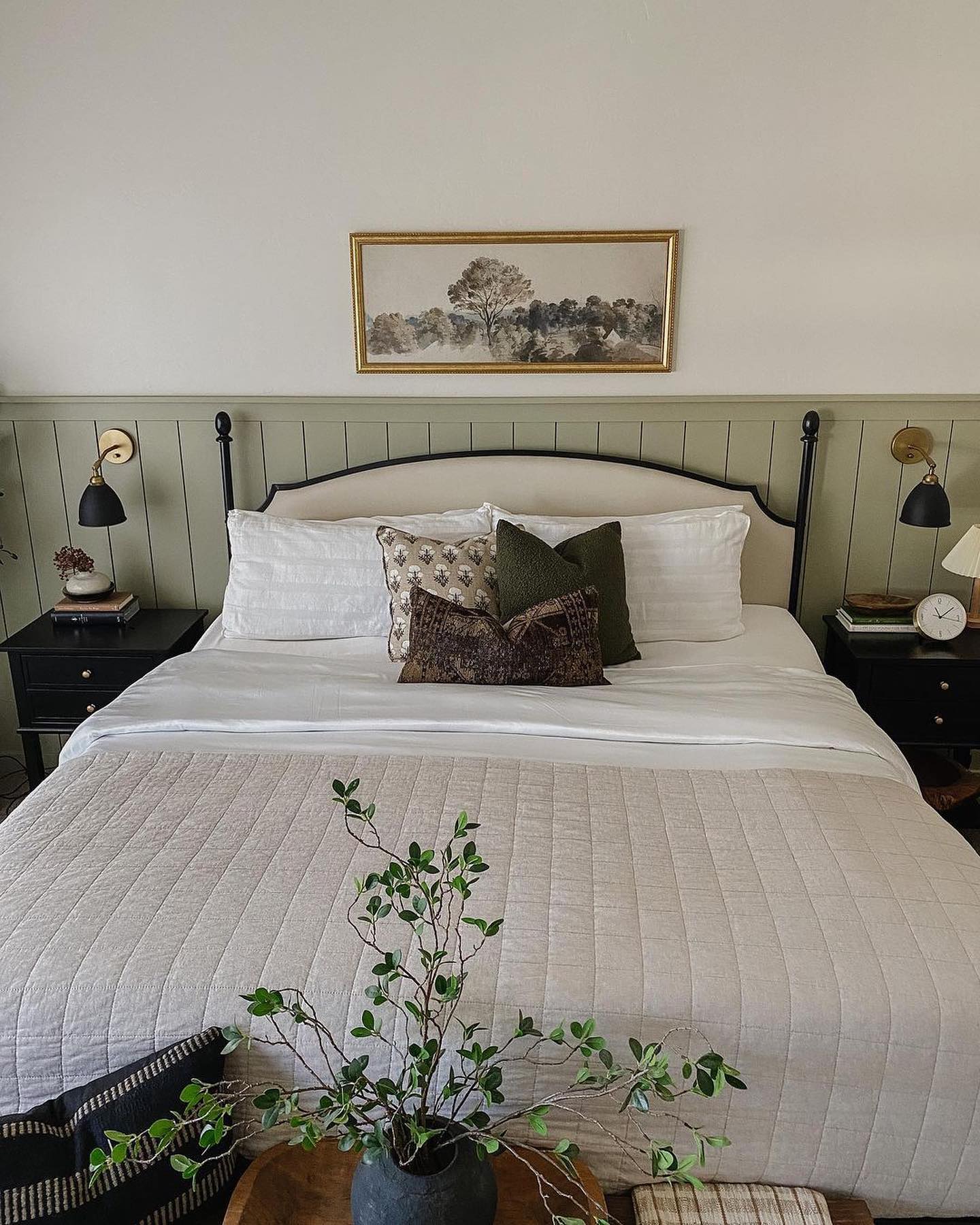 Transform Your Space: Enchanting Green and Sage Boho Bedroom Ideas 28